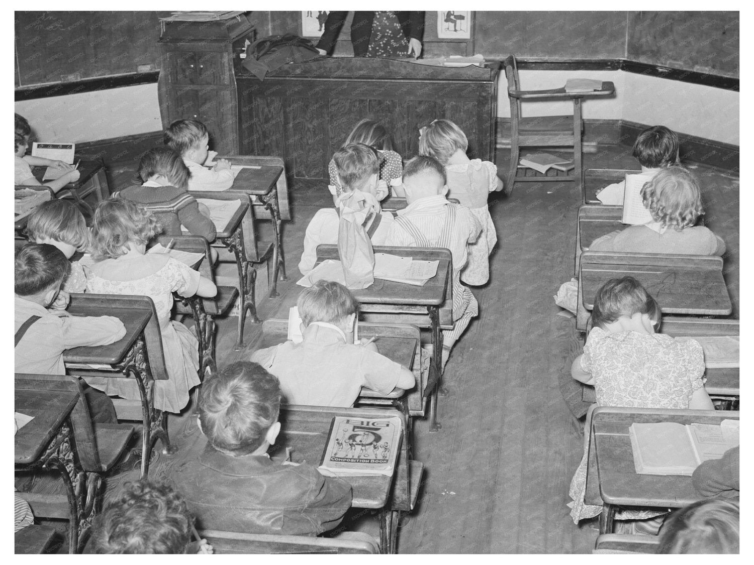 1939 San Augustine Texas Grade School Classroom Image - Available at KNOWOL