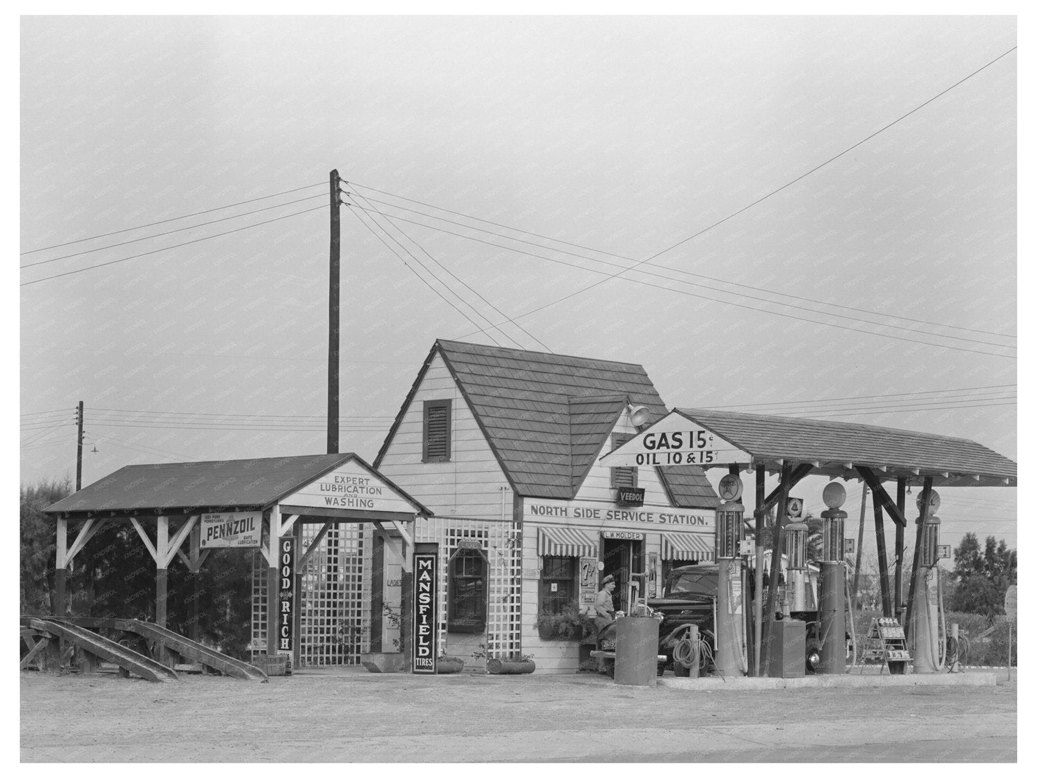 1939 Service Station in Harlingen Texas Roadside Culture - Available at KNOWOL