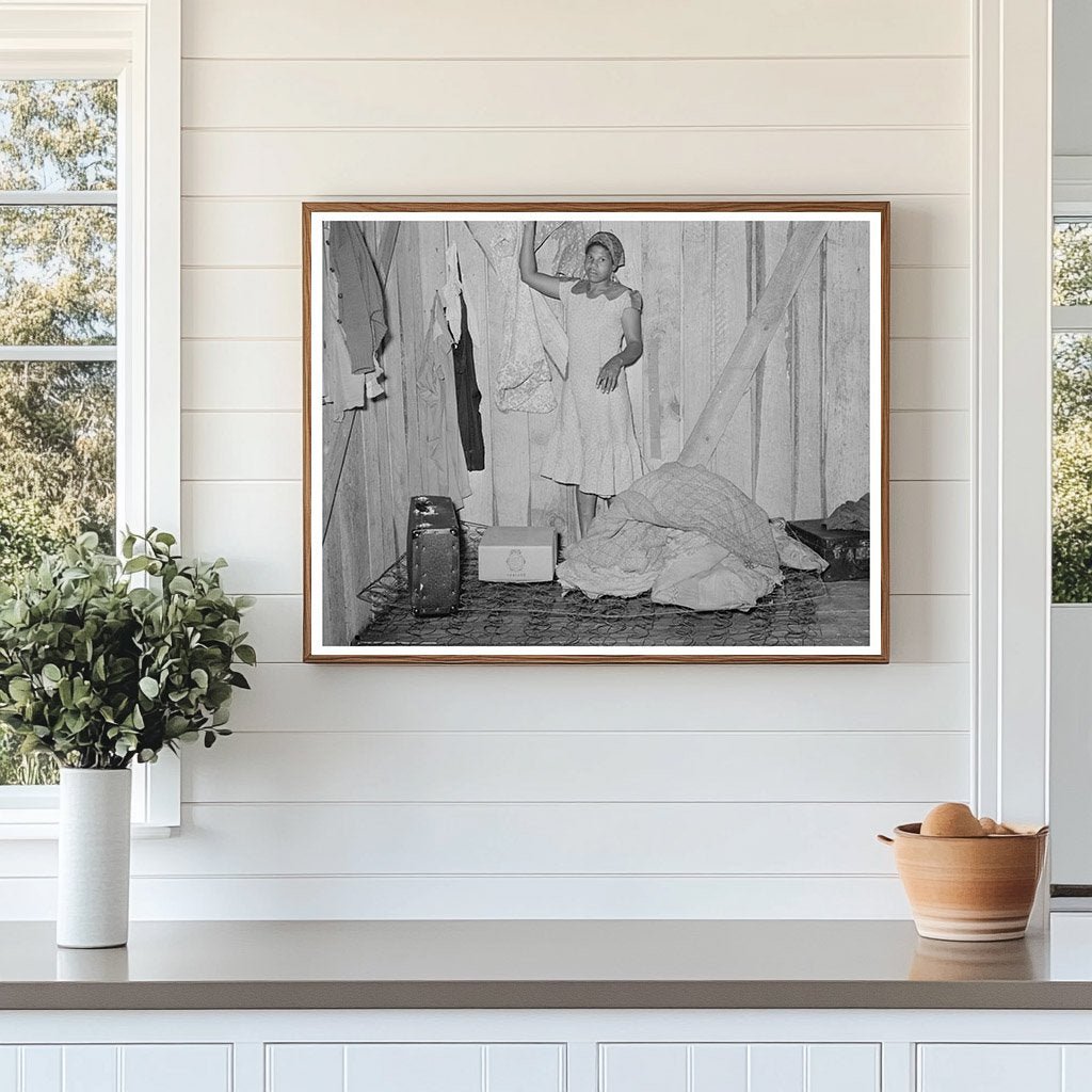 1939 Woman Arranging Quarters as Strawberry Picker Louisiana - Available at KNOWOL