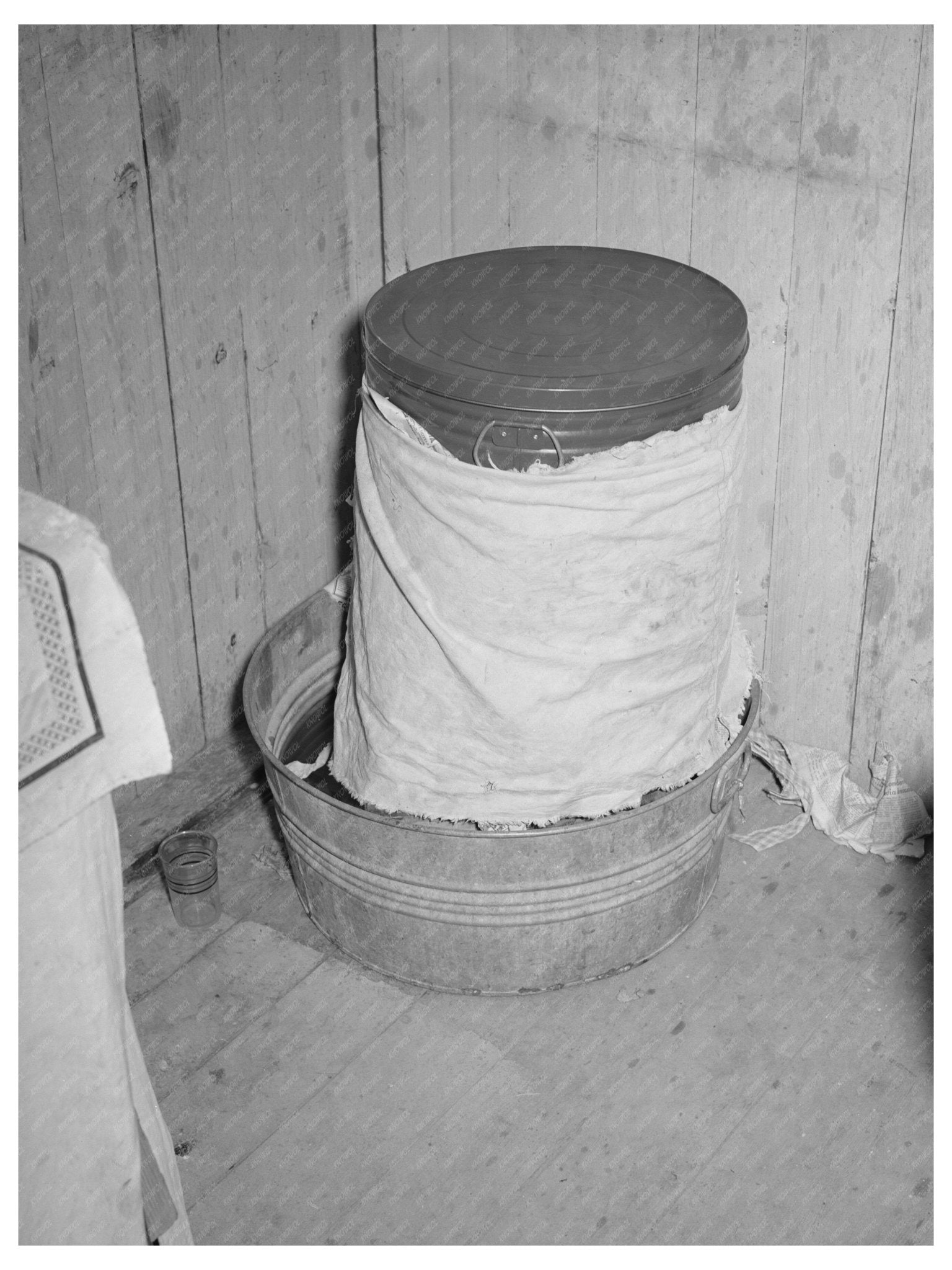 1940 Vintage Farm Refrigerator in Maricopa County Arizona - Available at KNOWOL