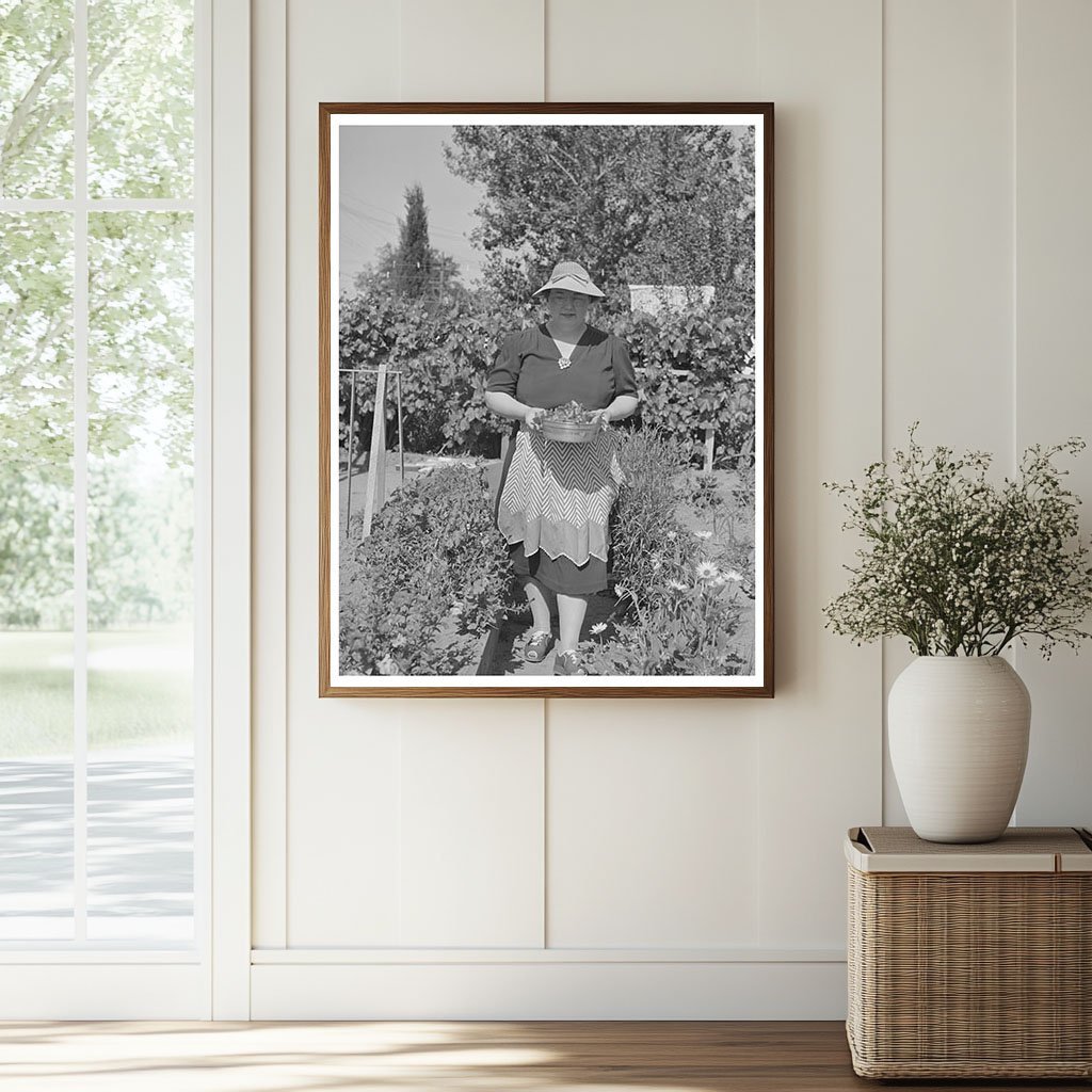 1942 Vintage Housewife Gardening in Turlock California - Available at KNOWOL
