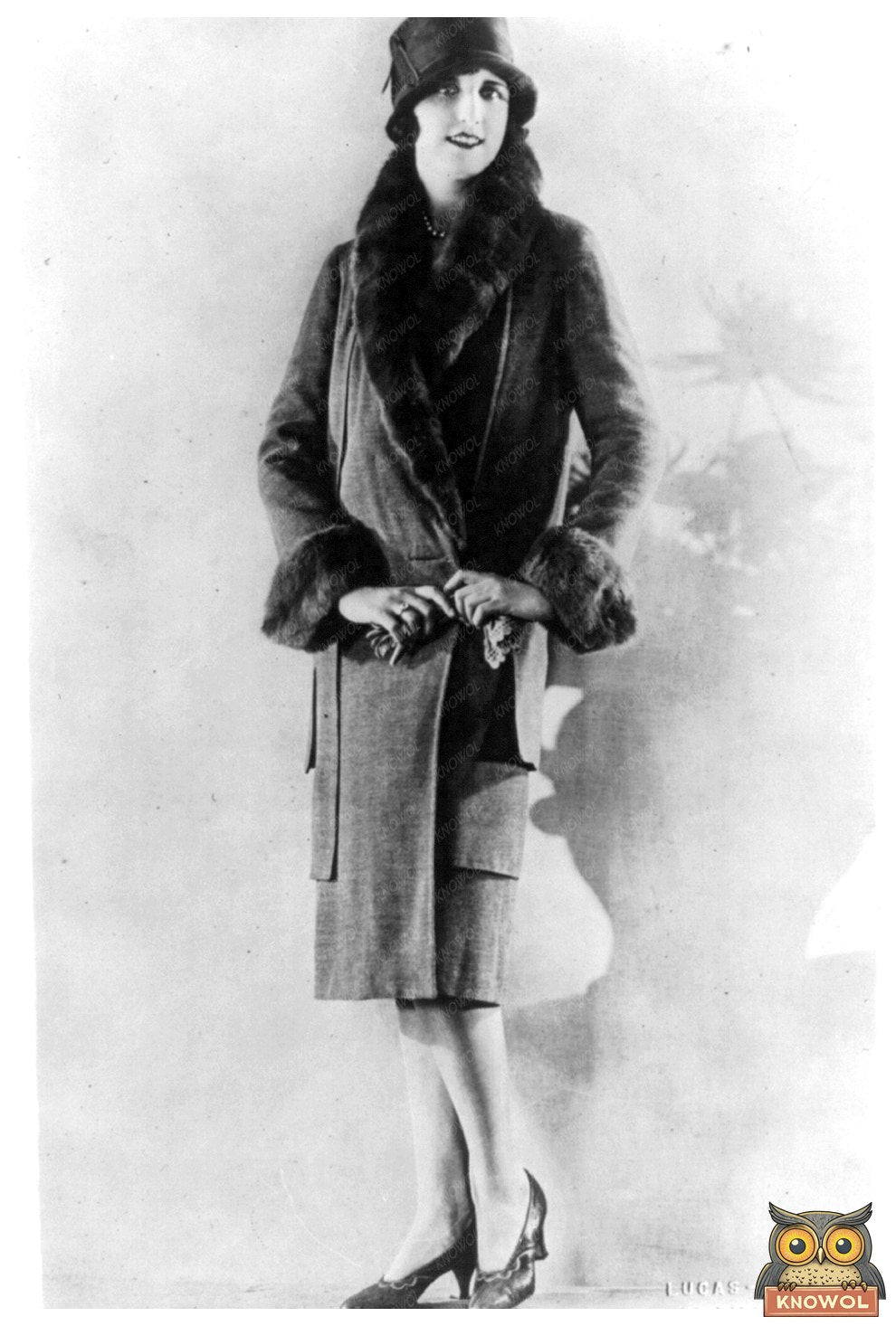 Elegant Women Showcase 1920s Fashion Trends