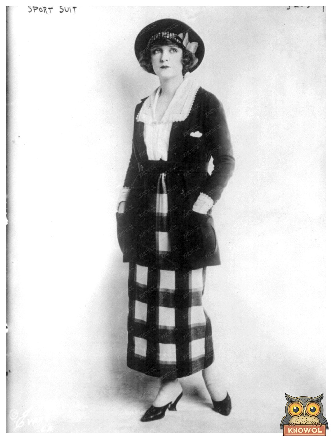 1920s Womens Fashion Showcase: Timeless Style Moments