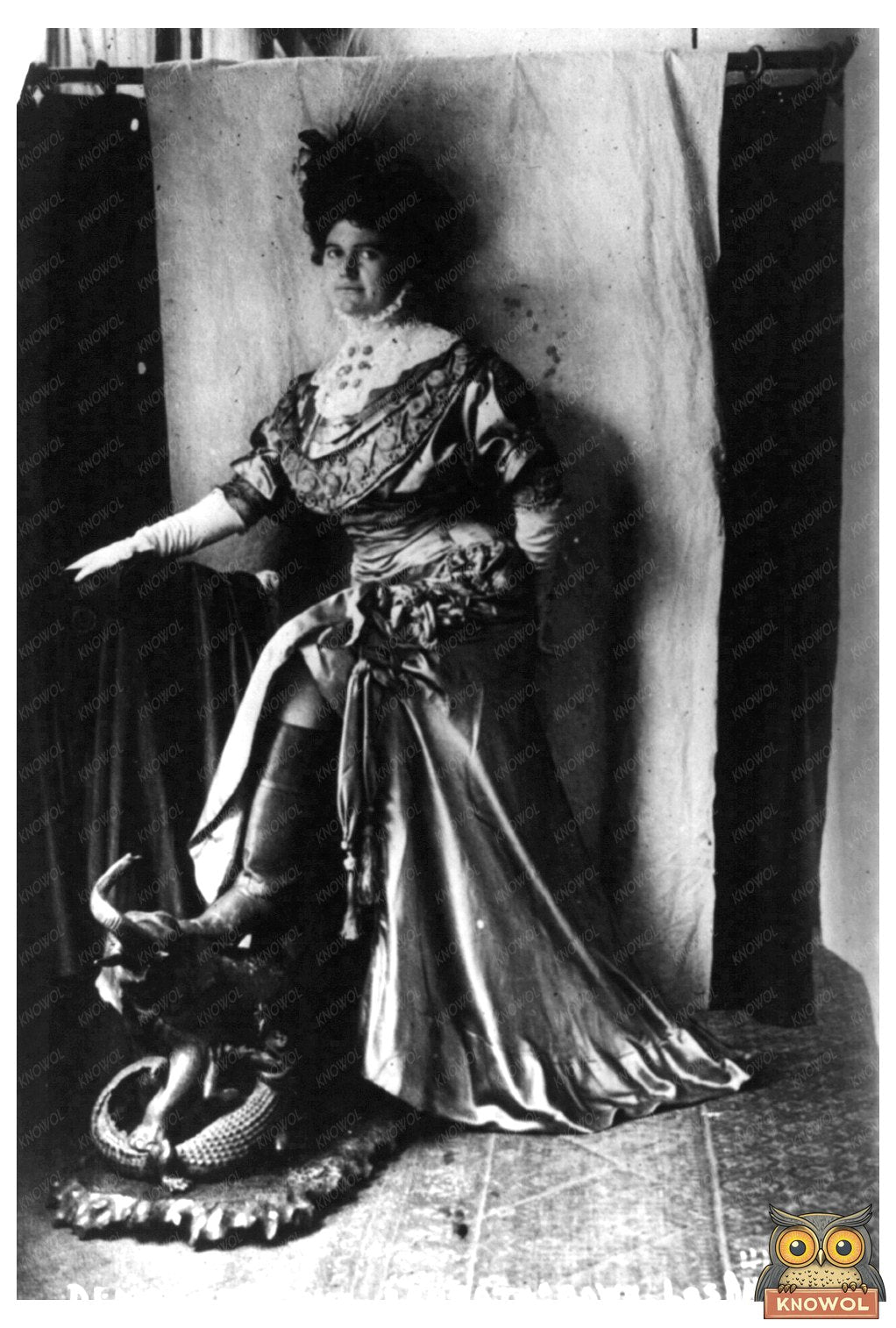 1908 Los Angeles Shop Girl in Sheath Gown & Boots