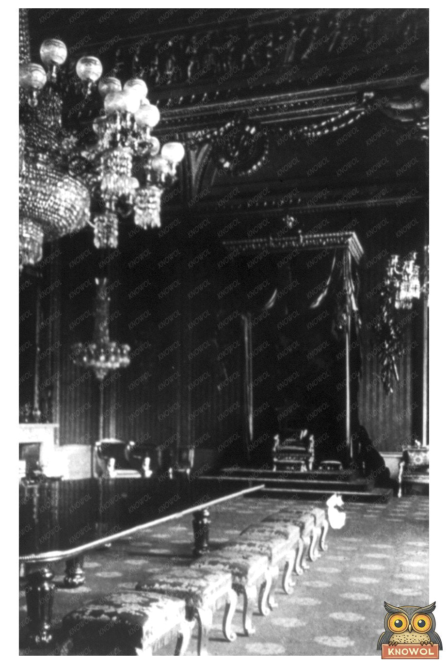 Regal Elegance: Buckingham Palace Throne Room 1900s