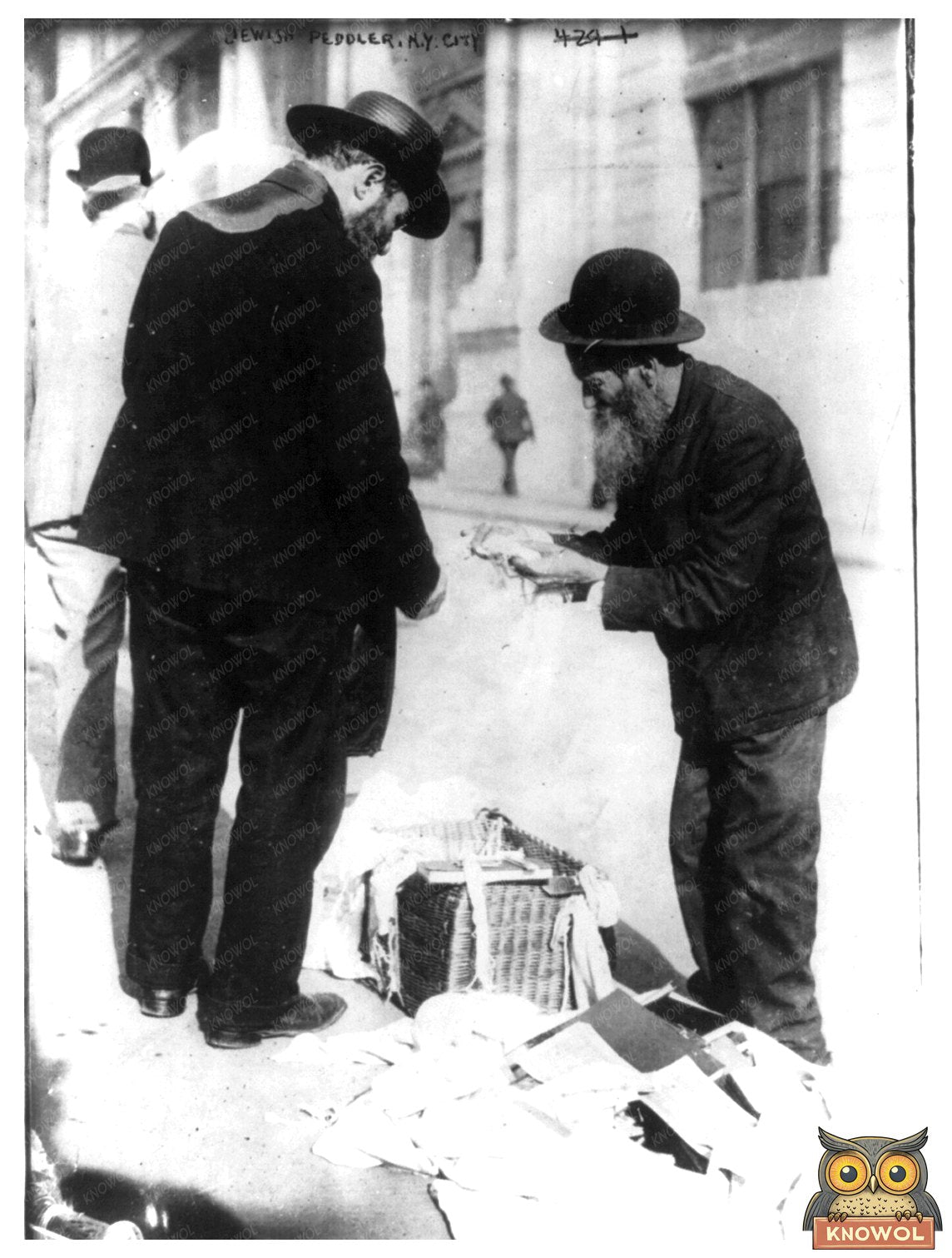 Vibrant Streets: Jewish Peddler in Early NYC