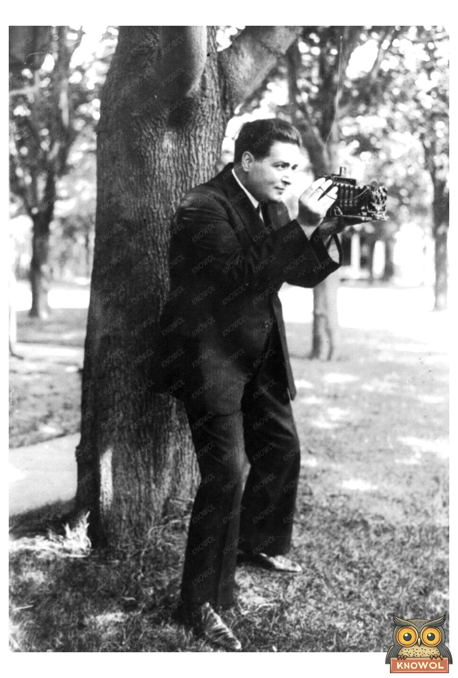 1922 Baritone Renato Zanelle with Vintage Folding Camera