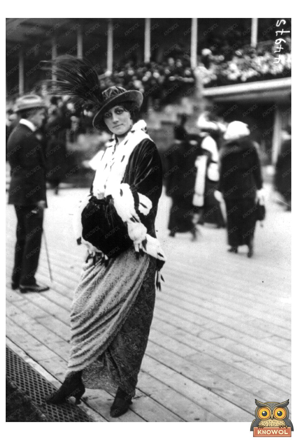 1913 Womens Ermine-Trim Coat & Plumed Hat Fashion