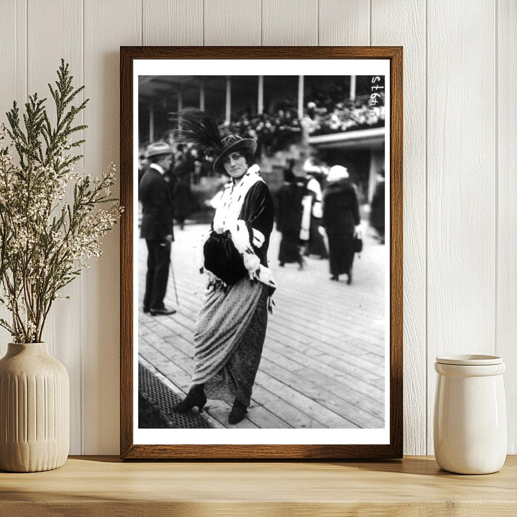 1913 Womens Ermine-Trim Coat & Plumed Hat Fashion