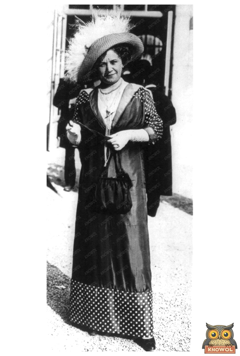 Chic Parisian Women’s Fashion: Polka-Dot Elegance 1911