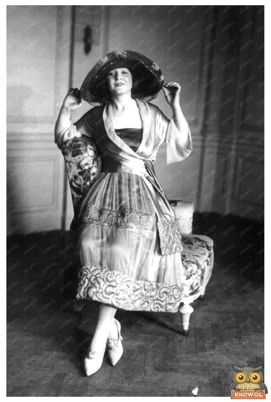 Elegant 1910s Womens Quilted Silk & Chiffon Fashion
