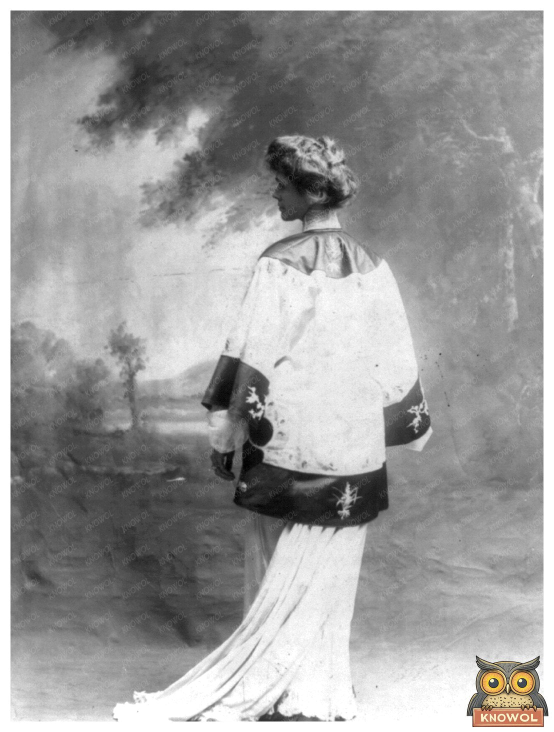 Intricate Early 20th-Century Womens Kimono Design