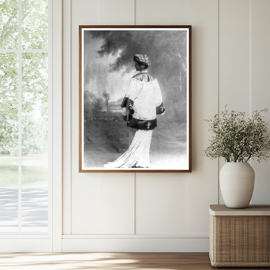 Intricate Early 20th-Century Womens Kimono Design