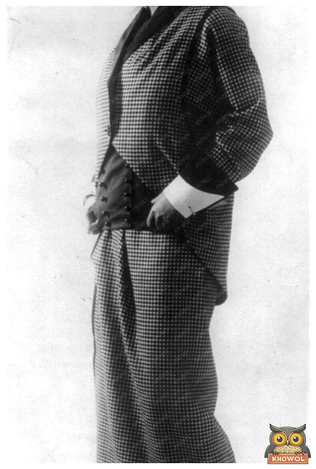 Elegant 1914 Poiret Check Suit: A Fashion Revolution