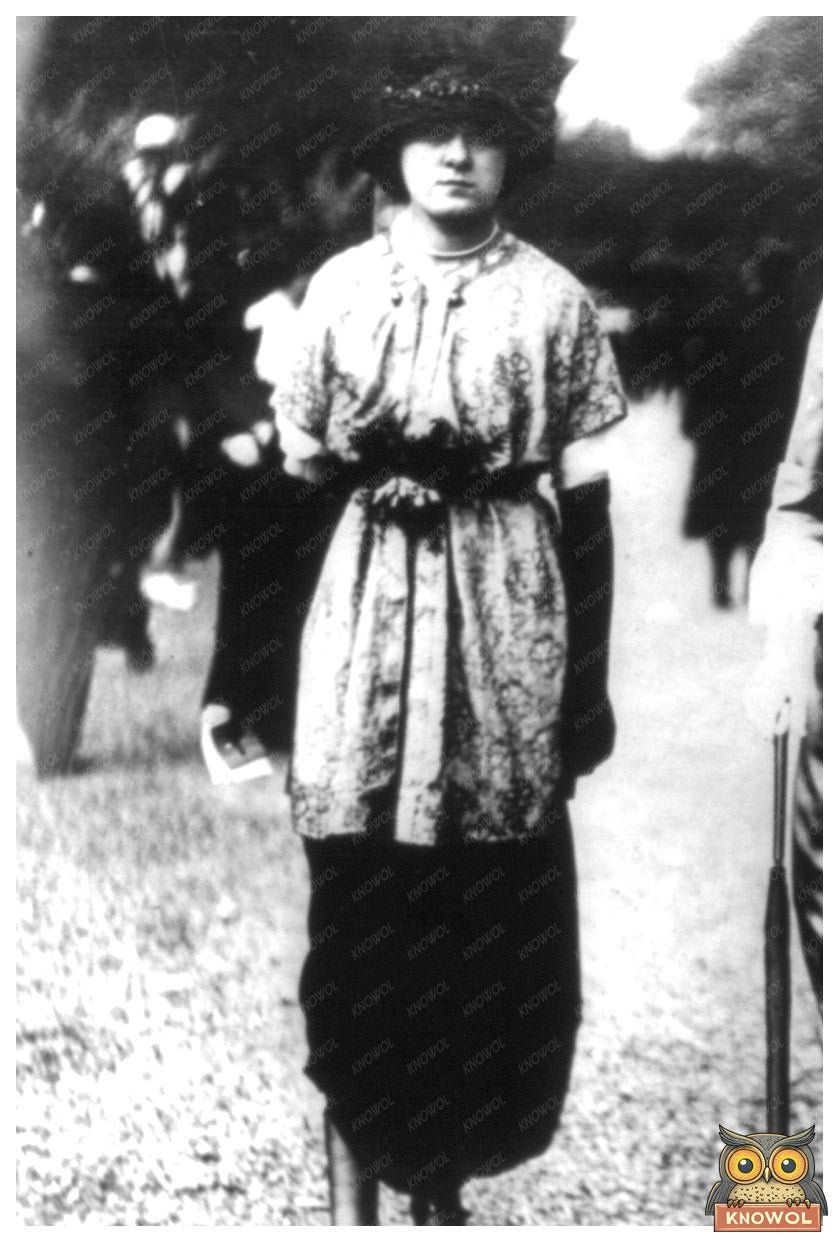 Elegant Parisian Womens Fashions of April 1913
