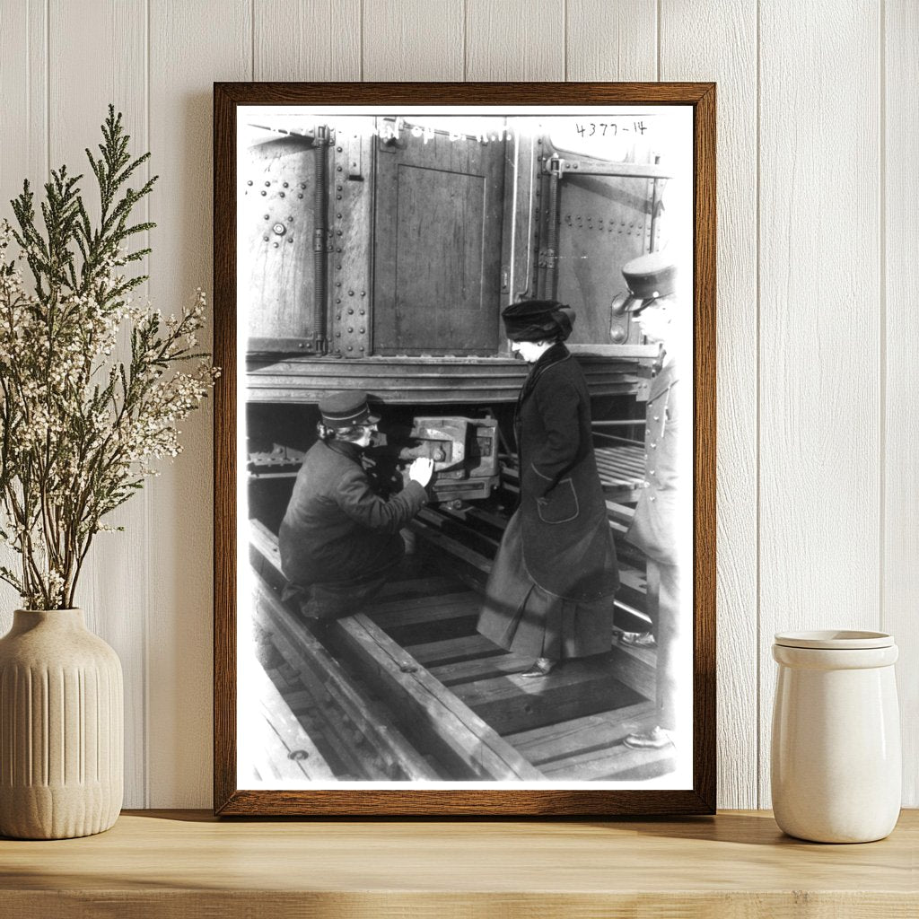 1917 NYC Women Subway Workers: Pioneers of Transport