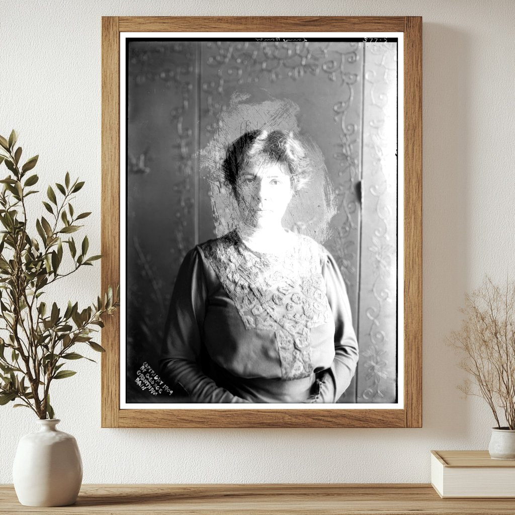 Powerful Soprano Performance in Vintage Portrait