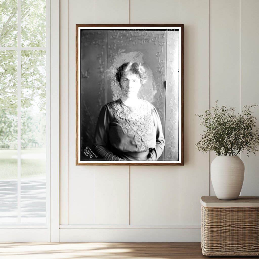 Powerful Soprano Performance in Vintage Portrait