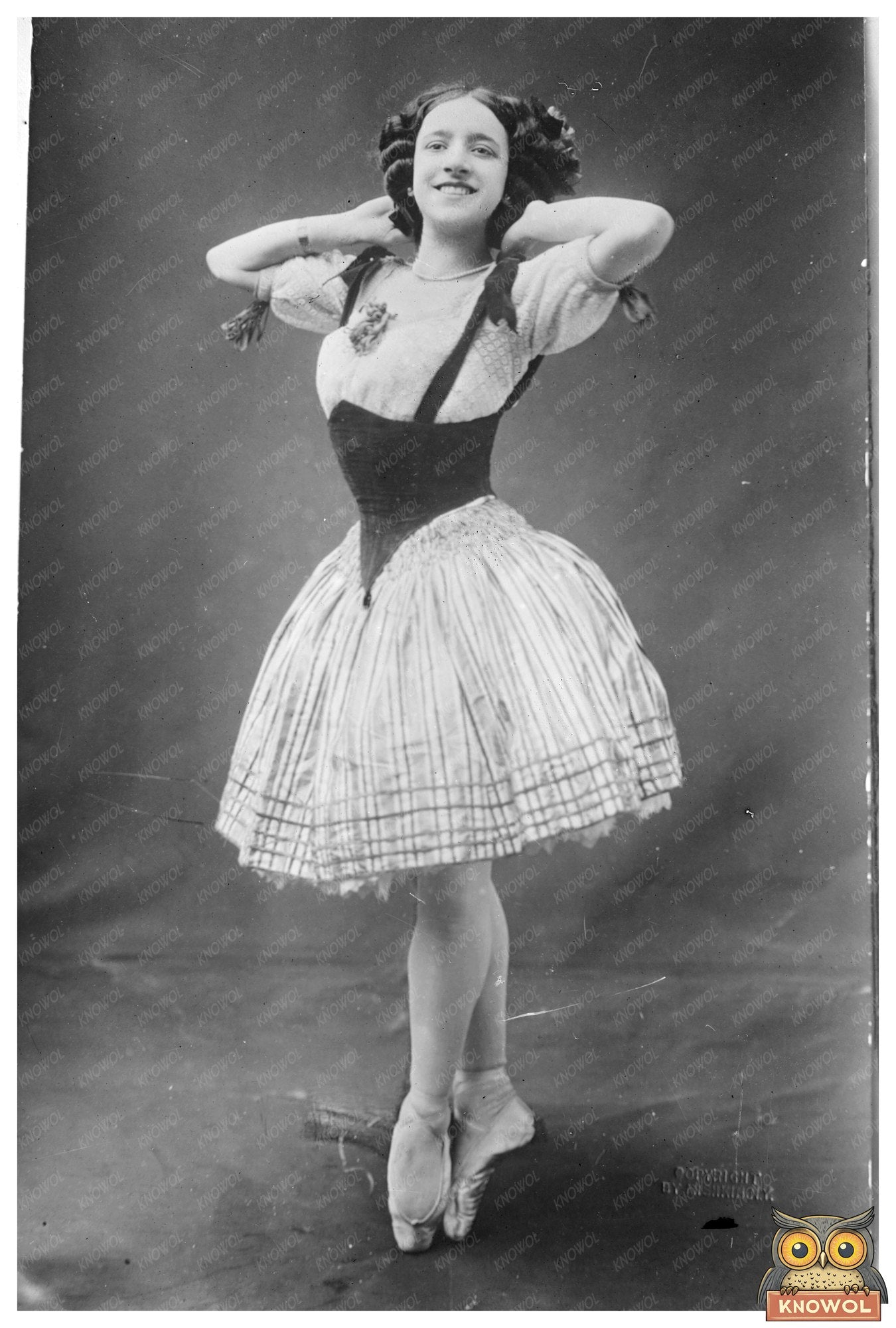 Elegant Toe Dancing Performance in Theatrical Setting