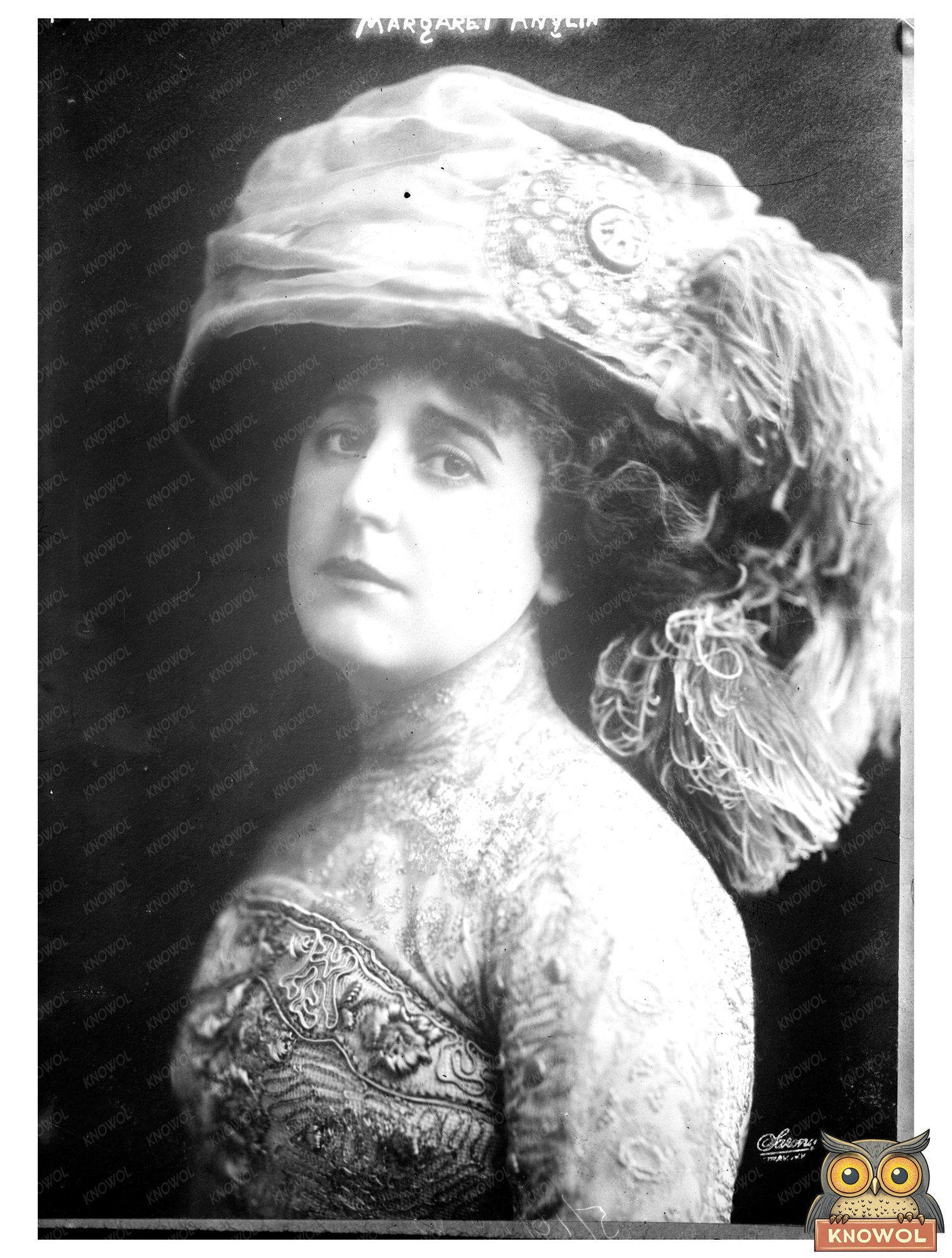 Captivating Portrait of Early 20th-Century Actress