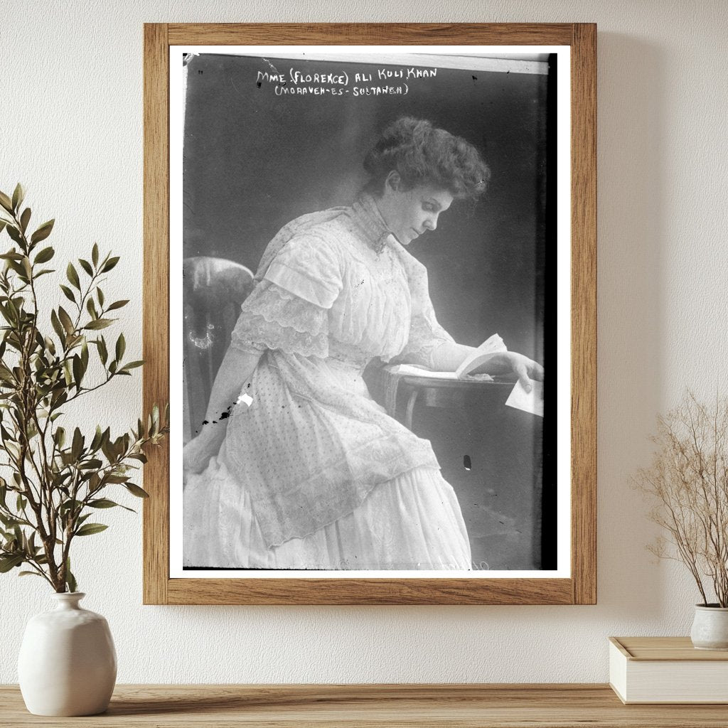 Graceful Portrait of Moraven-es-Sultana, 1910