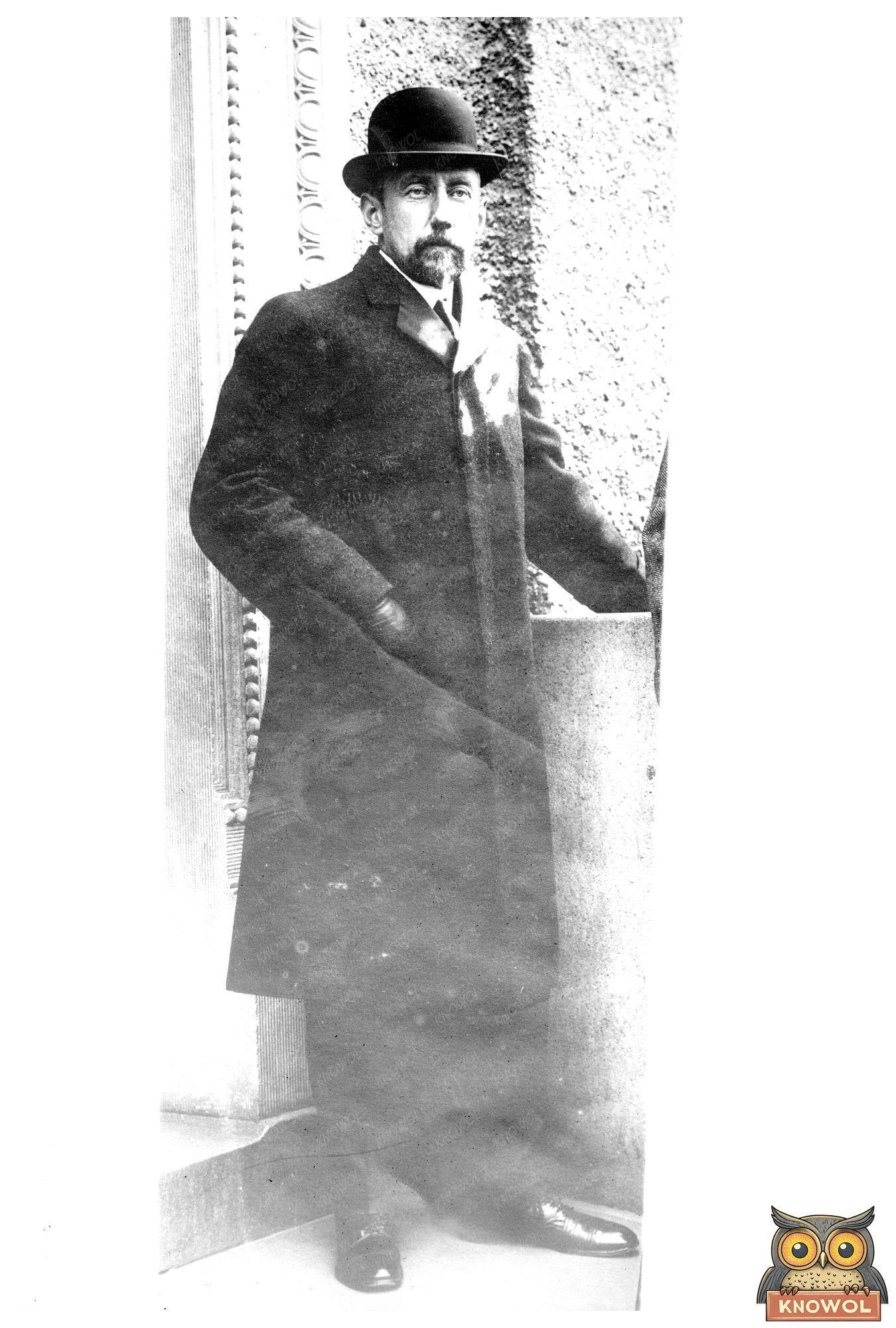 Epic Polar Explorer: Roald Amundsen in Action