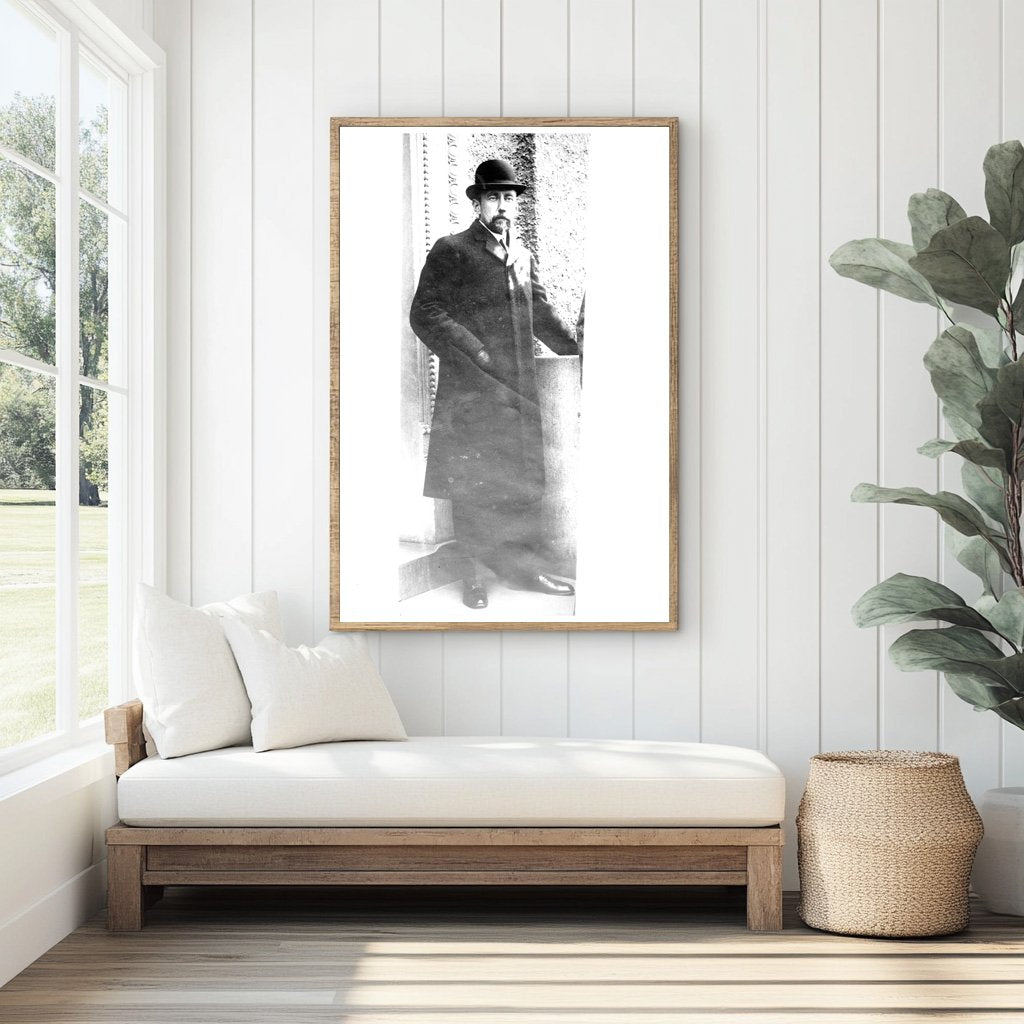 Epic Polar Explorer: Roald Amundsen in Action