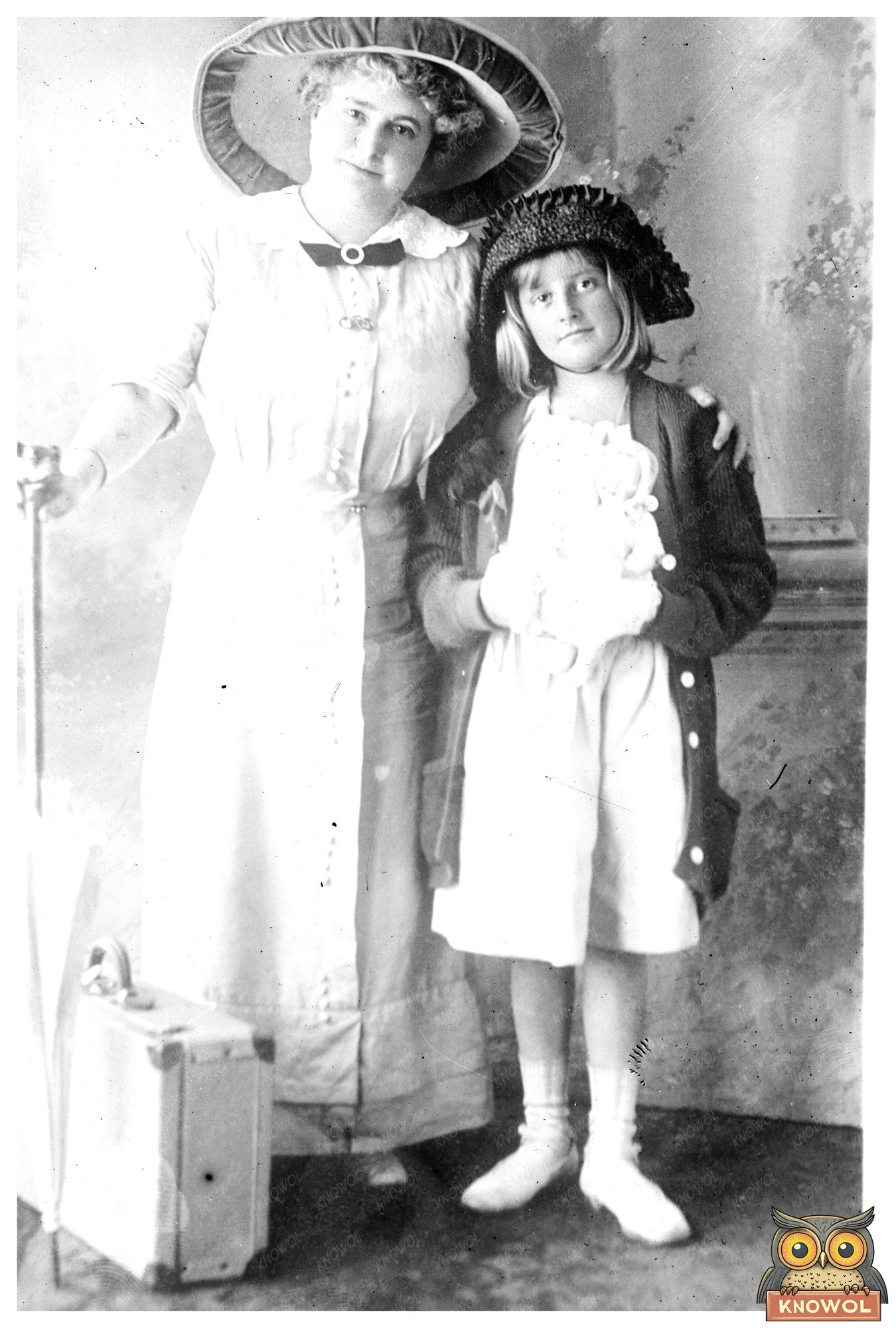 Nostalgic Family Gathering: Mary E.C. Miller & Mom