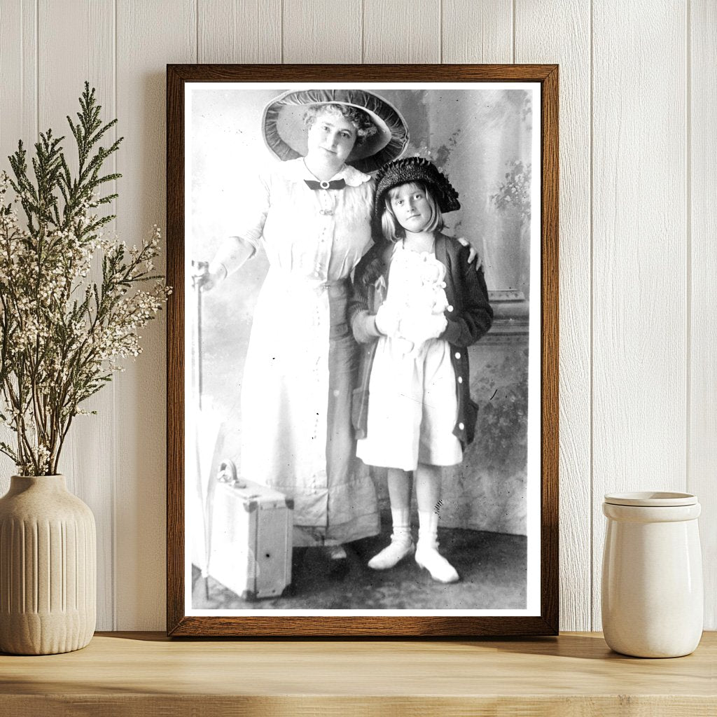 Nostalgic Family Gathering: Mary E.C. Miller & Mom
