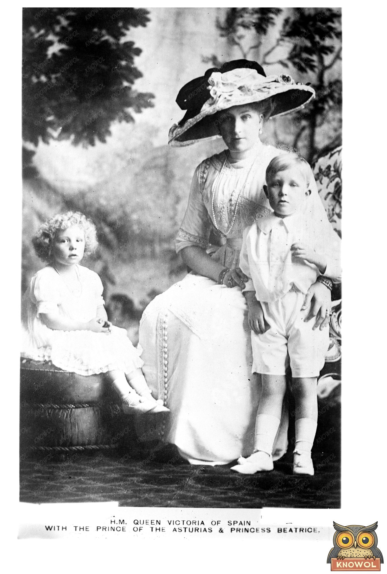 Royal Family Portrait: Queen Victoria & Nobility