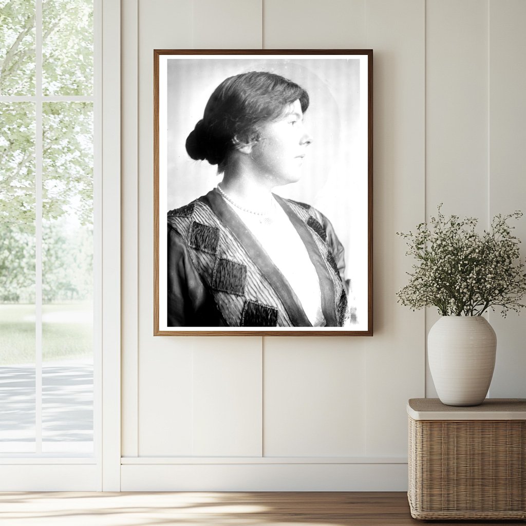 Captivating Portrait of a Vintage American Contralto