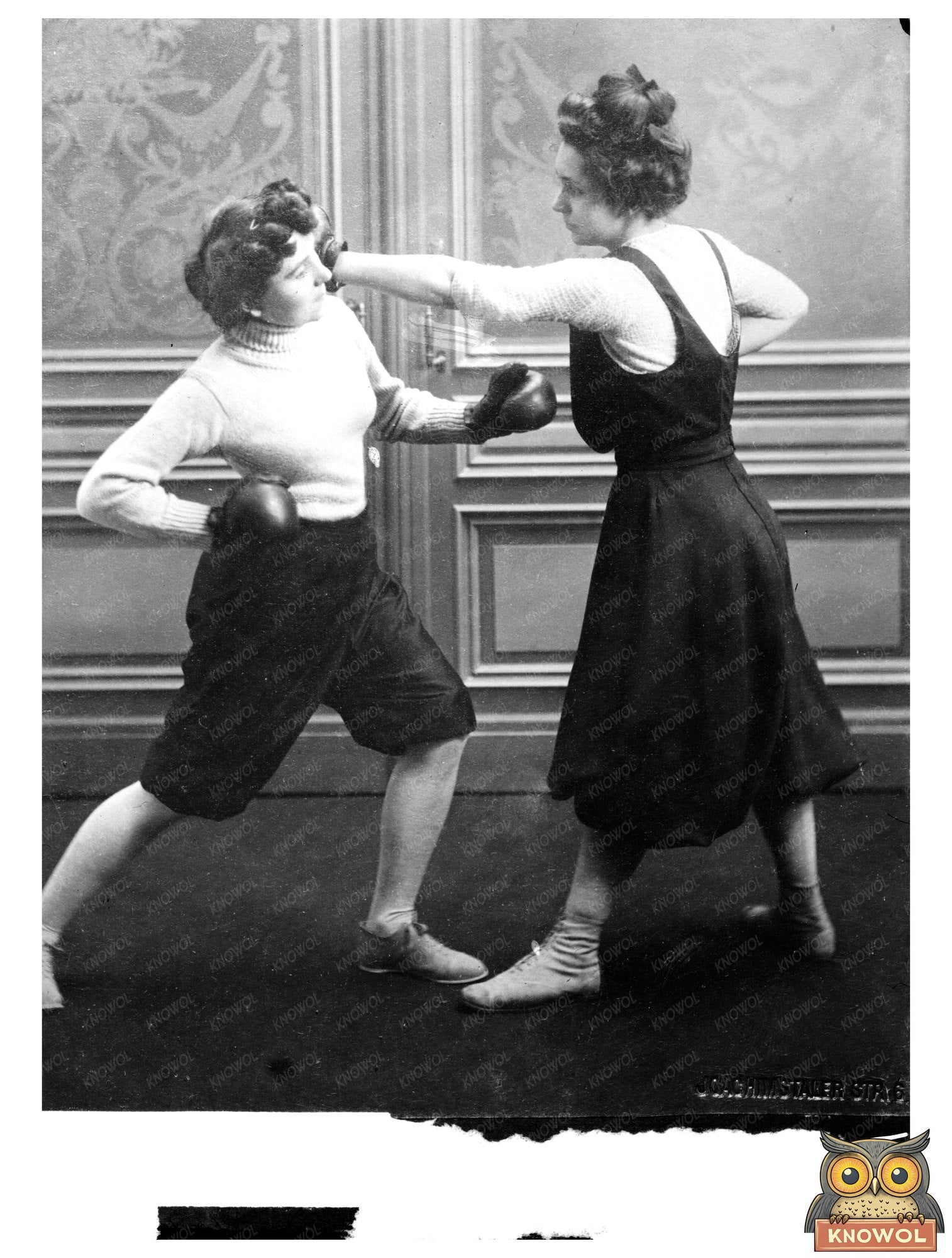 1912 Womens Boxing: Historic Match Moment