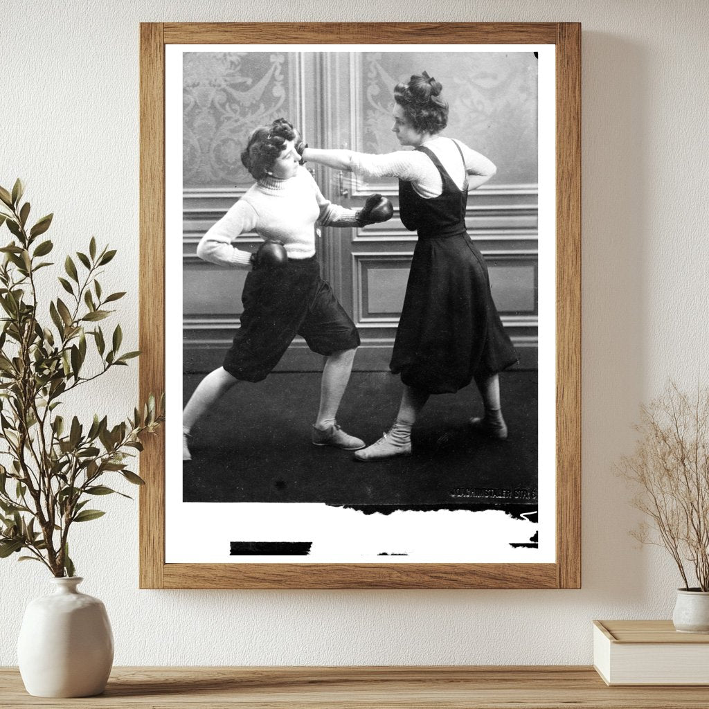 1912 Womens Boxing: Historic Match Moment
