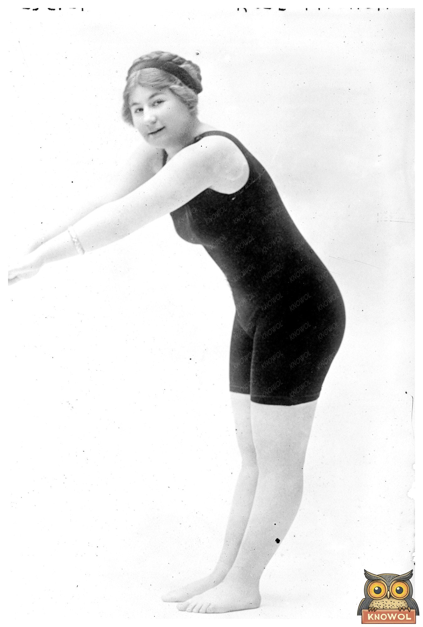 Elegance in Bloom: A New York Socialite Circa 1912