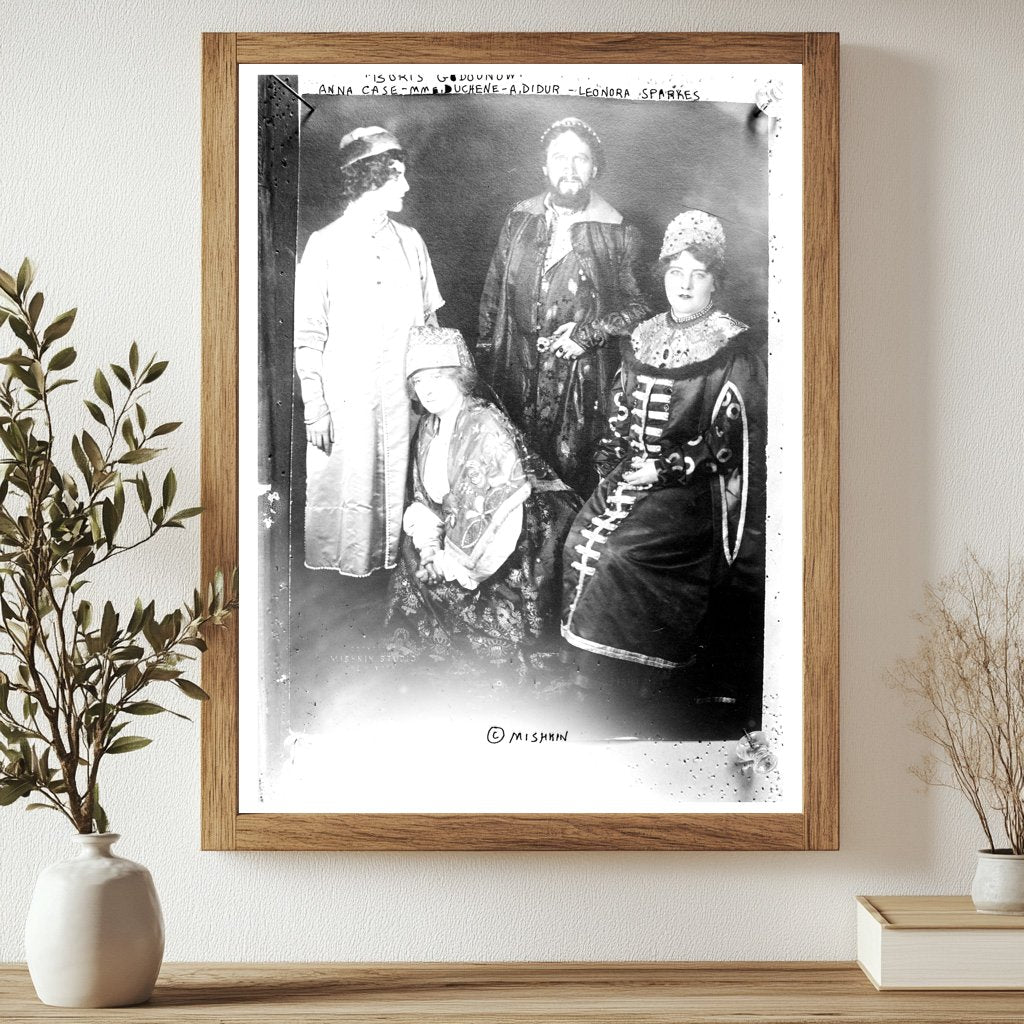 1913 Opera Ensemble in Boris Godounow Performance
