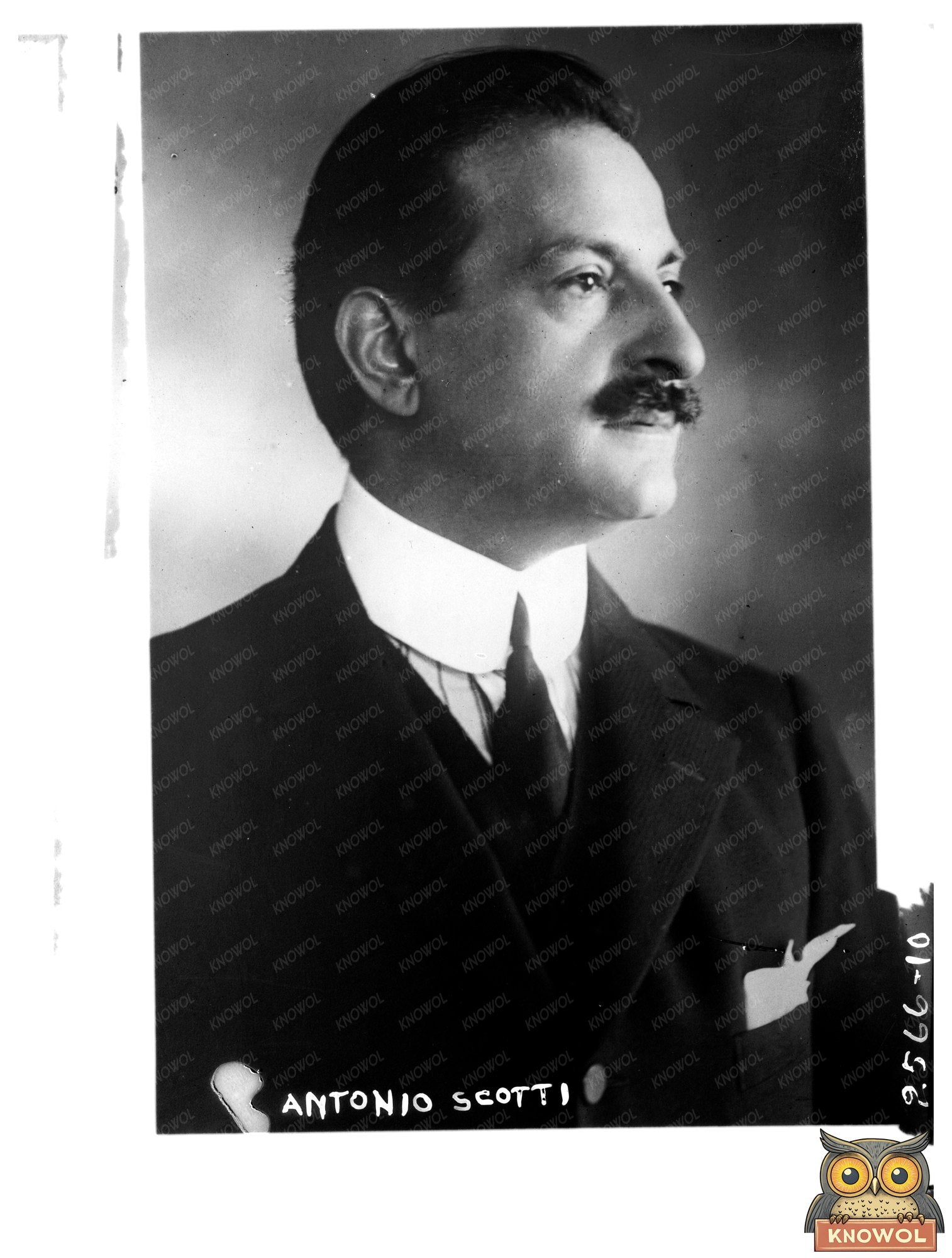 Elegant Early 1900s Portrait of an Italian Tenor