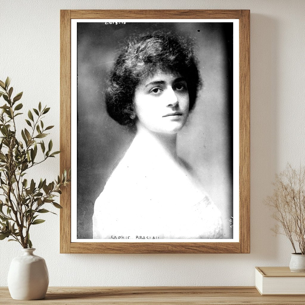 Elegance in Music: Early 20th Century Contralto Portrait