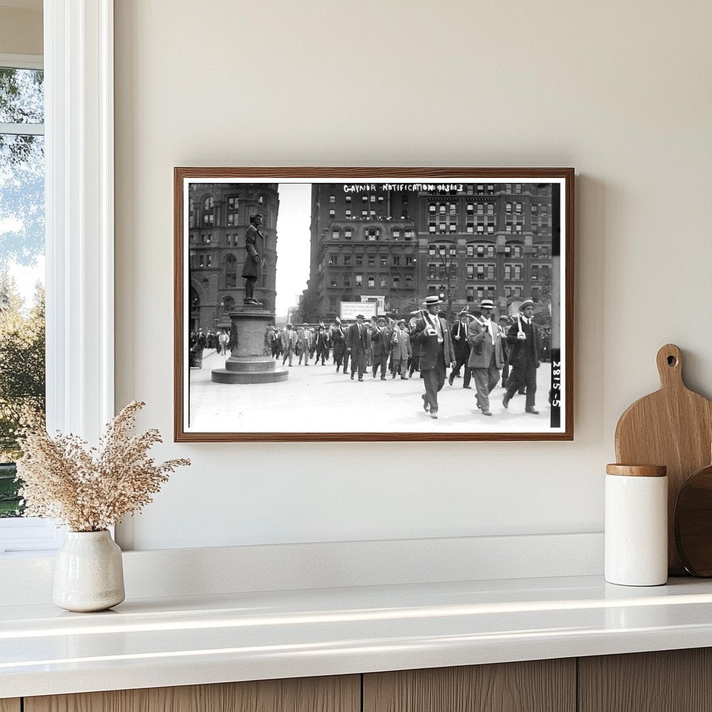 Historic 1913 News Media Announcement Moment