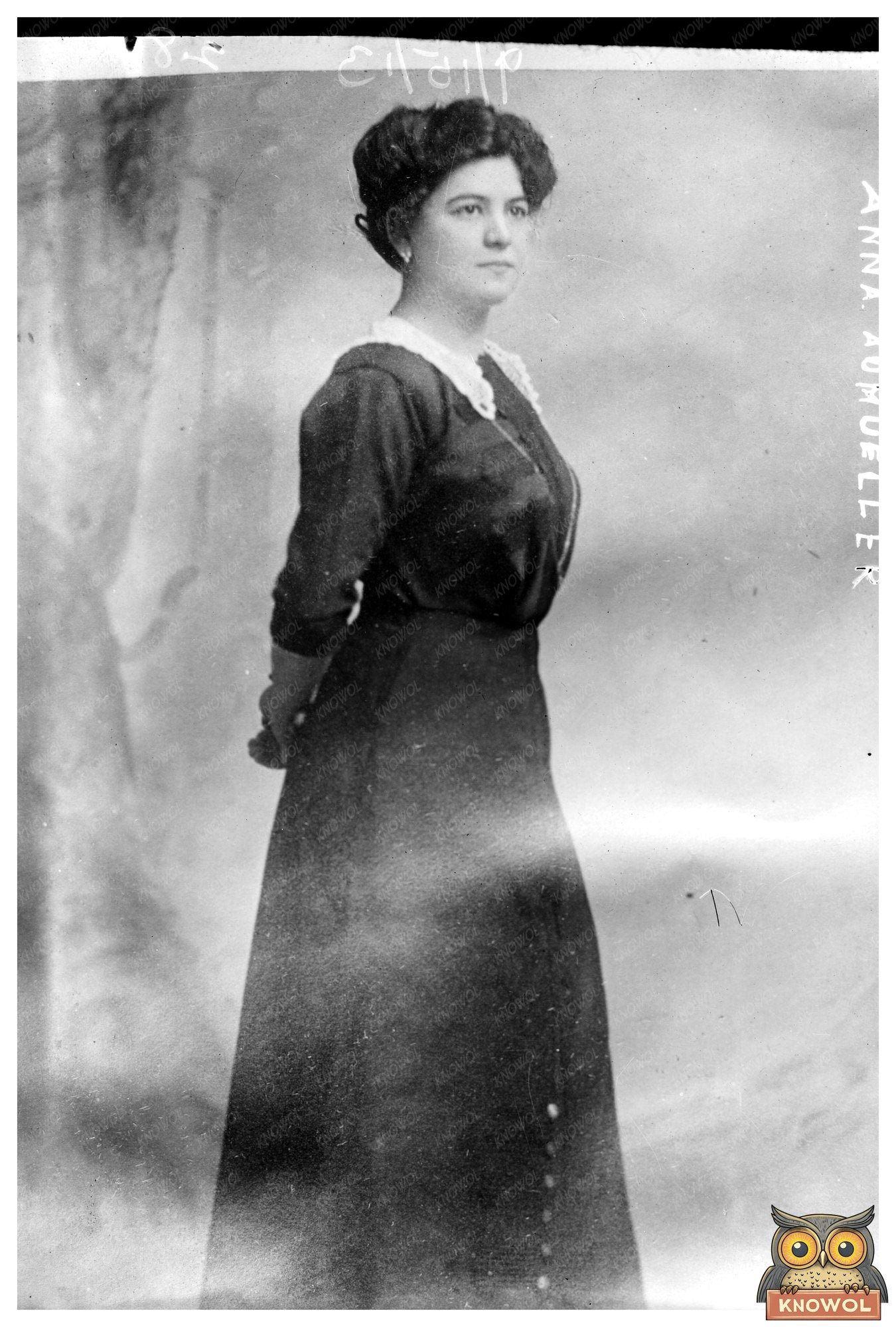 Inspiring Portrait of 1913 Trailblazing Woman