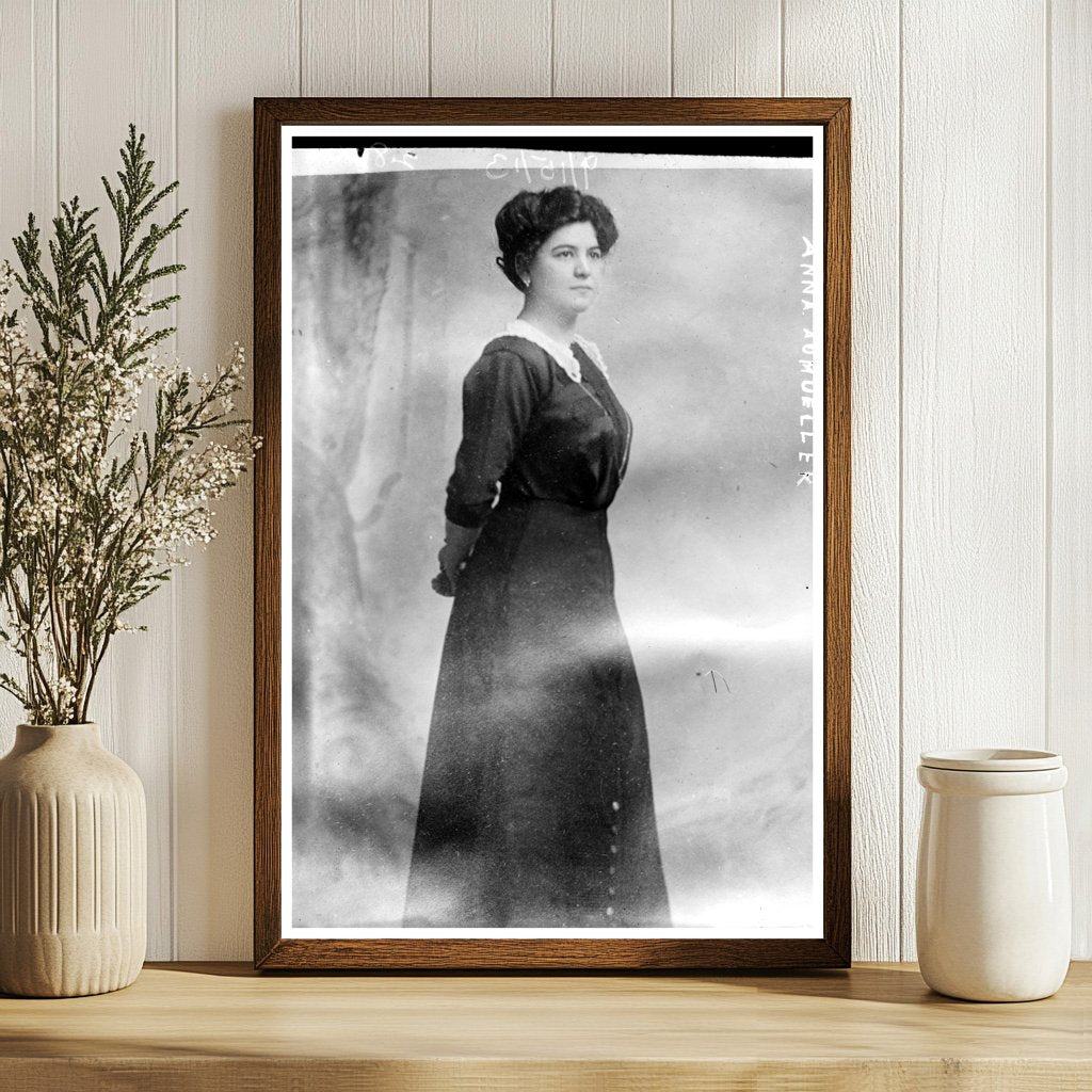 Inspiring Portrait of 1913 Trailblazing Woman