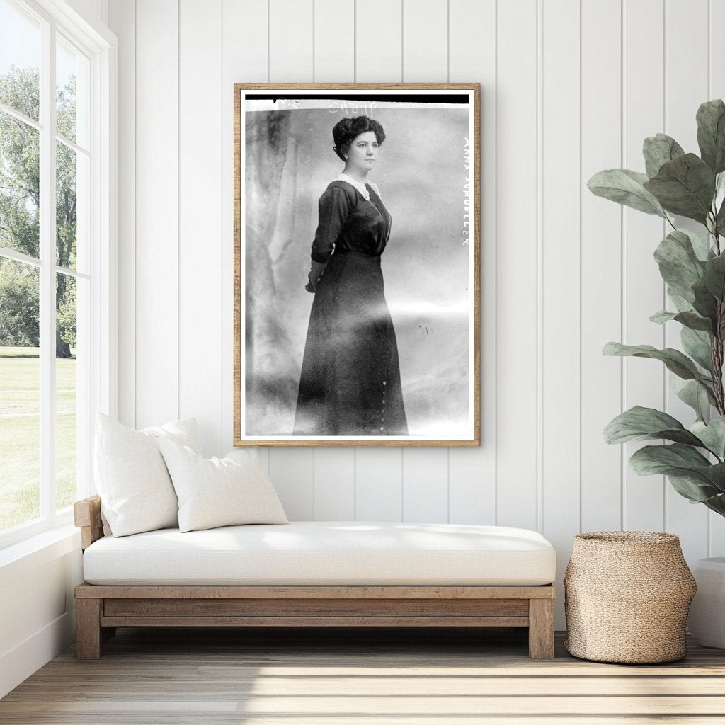 Inspiring Portrait of 1913 Trailblazing Woman
