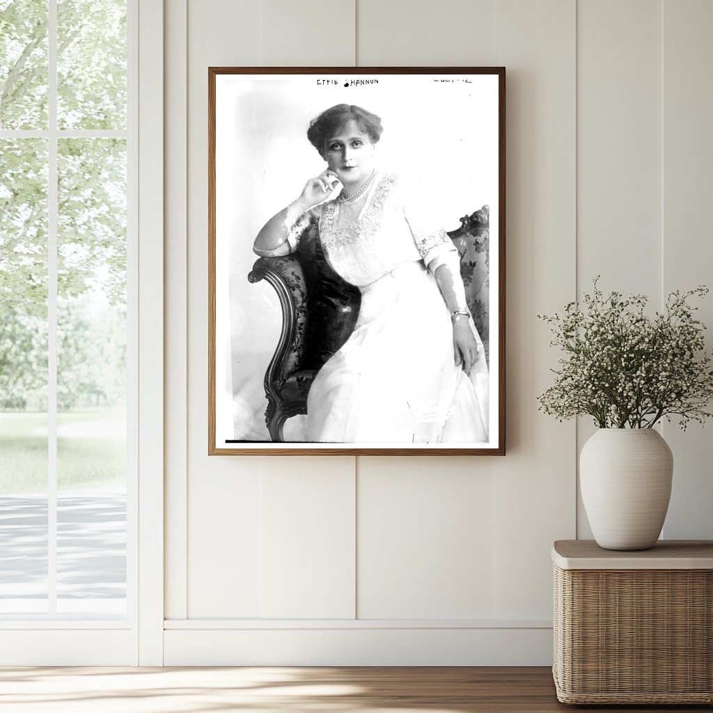 Graceful Actress Effie Shannon in Early 20th Century