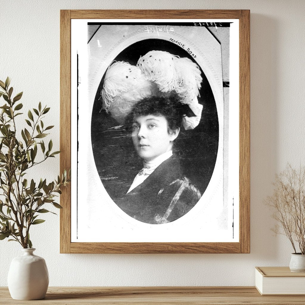 1914 Portrait of Minnie Bond: A Glimpse of Elegance