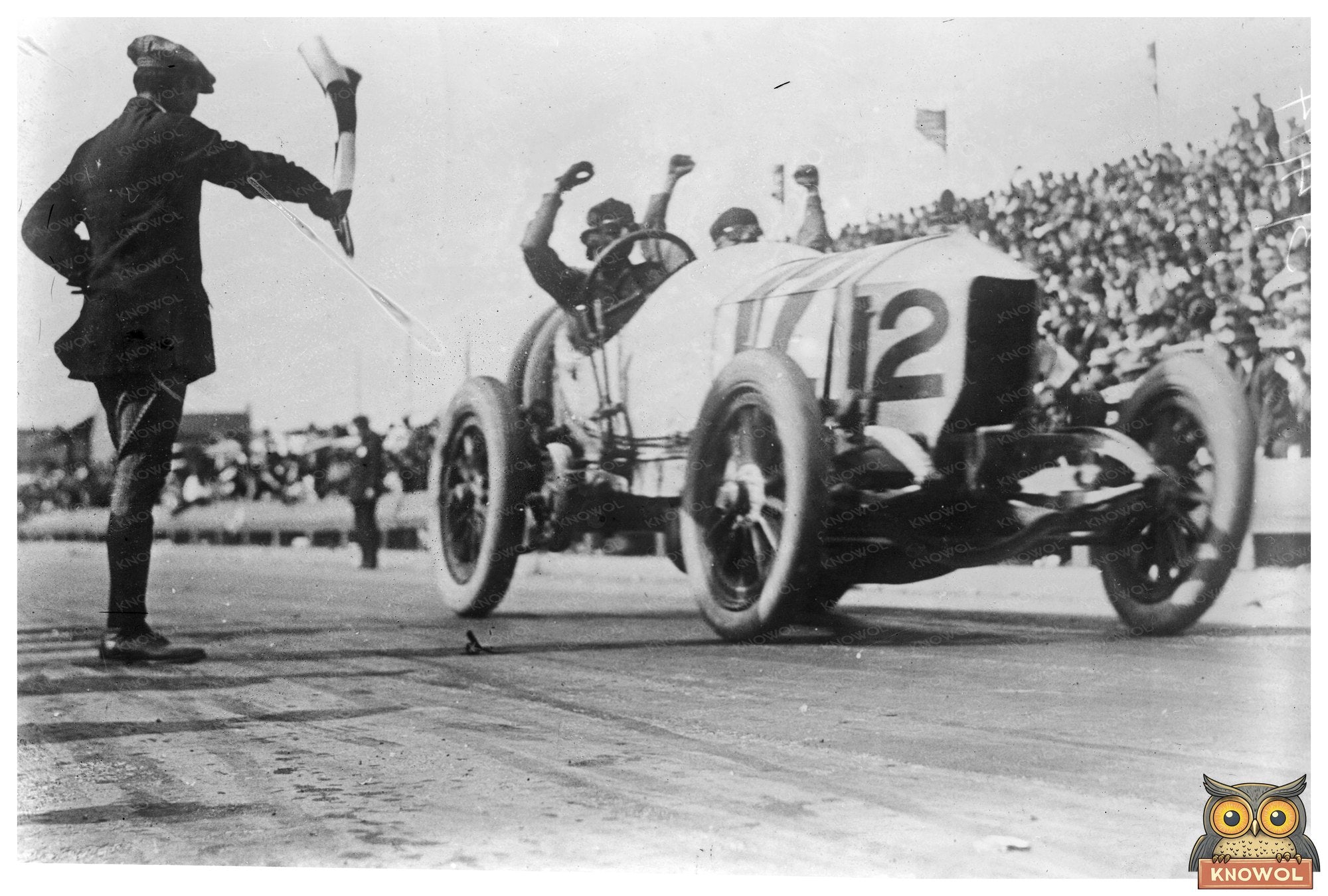 Mercedes Victory: De Palma Celebrates Vanderbilt Cup 1914
