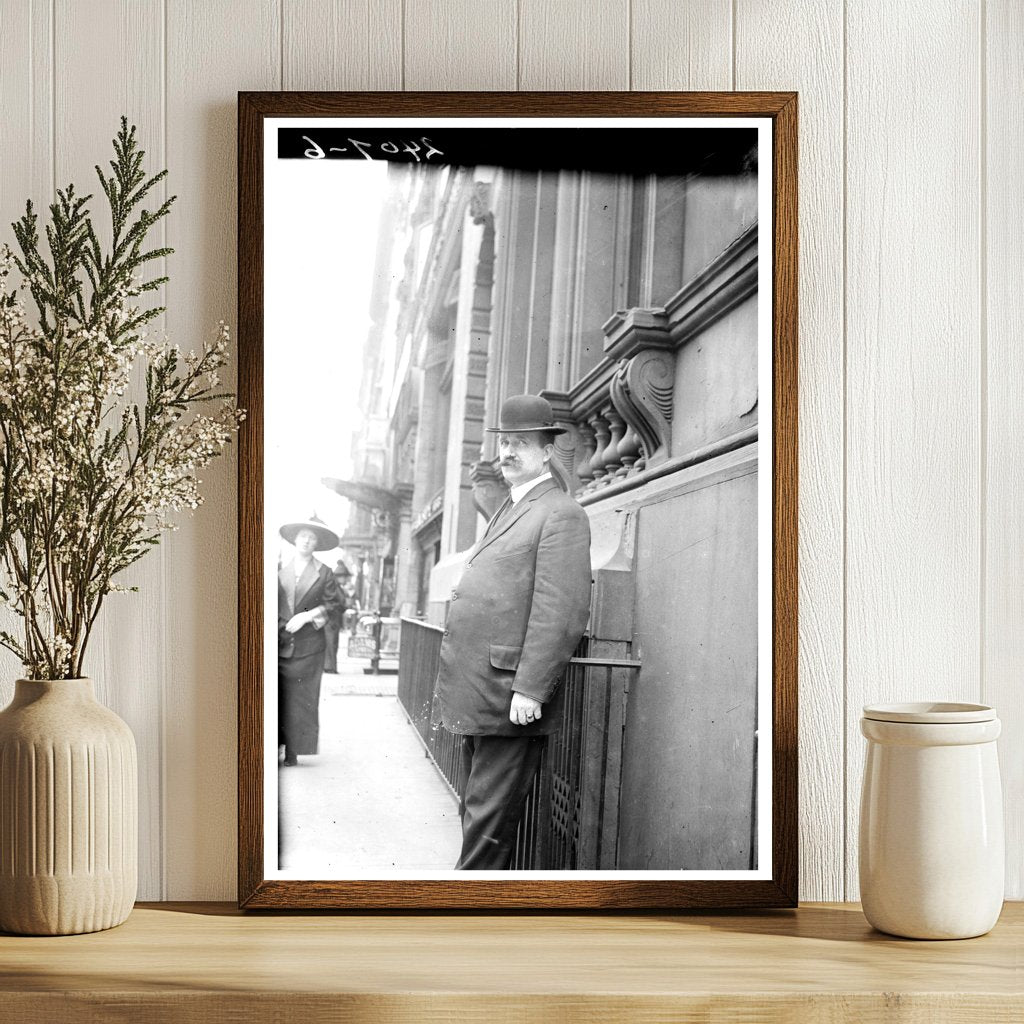 Vintage New Yorks Private Detective on Fifth Ave.