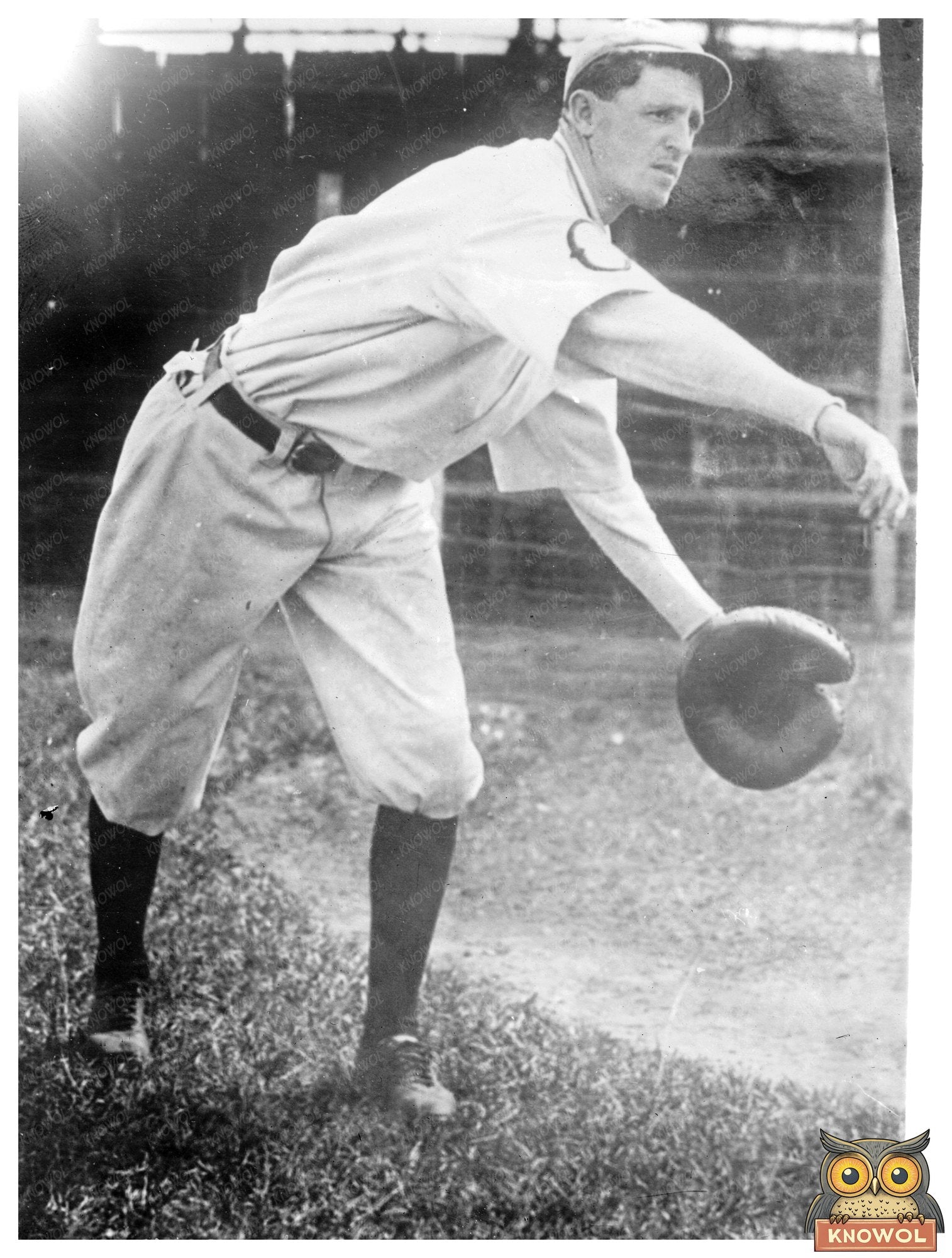 1913 Cincinnati Baseball Star: Historic Outfielder Moment