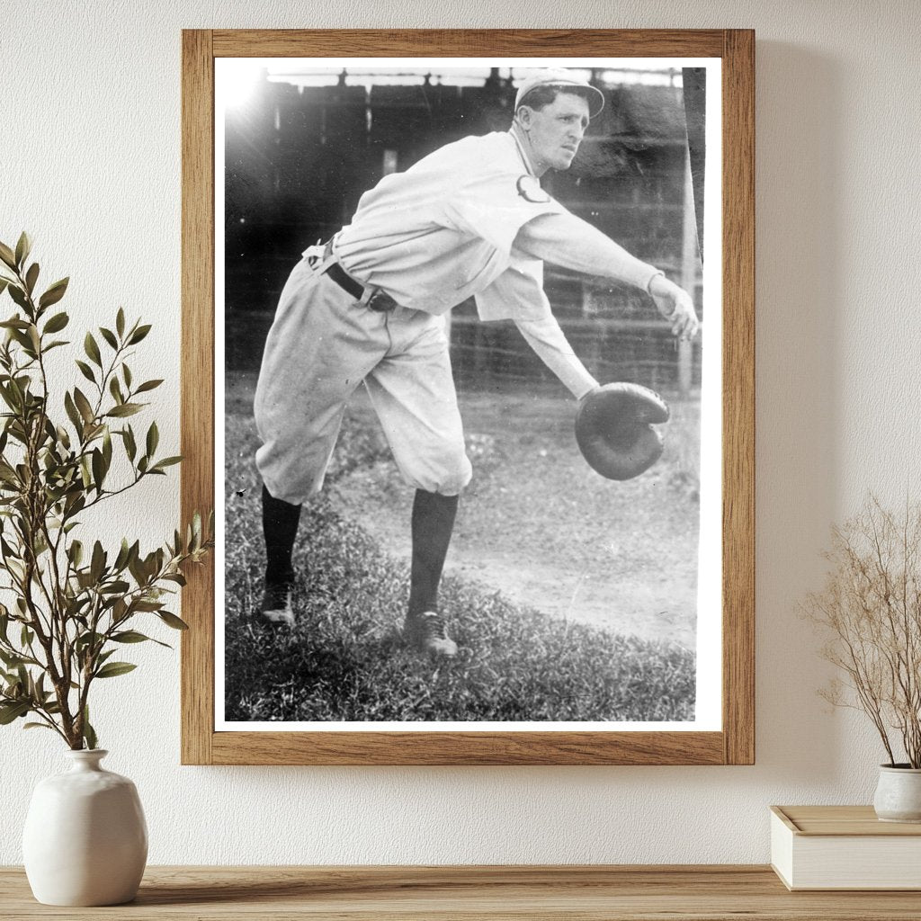 1913 Cincinnati Baseball Star: Historic Outfielder Moment