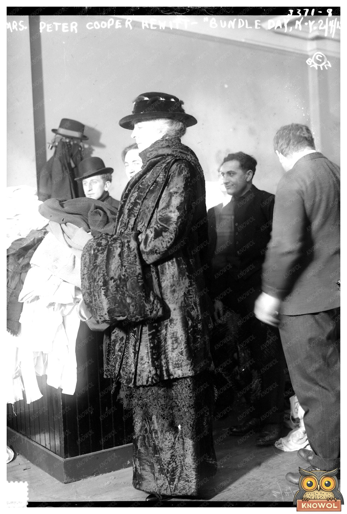 Bundle Day Generosity in New York, 1915