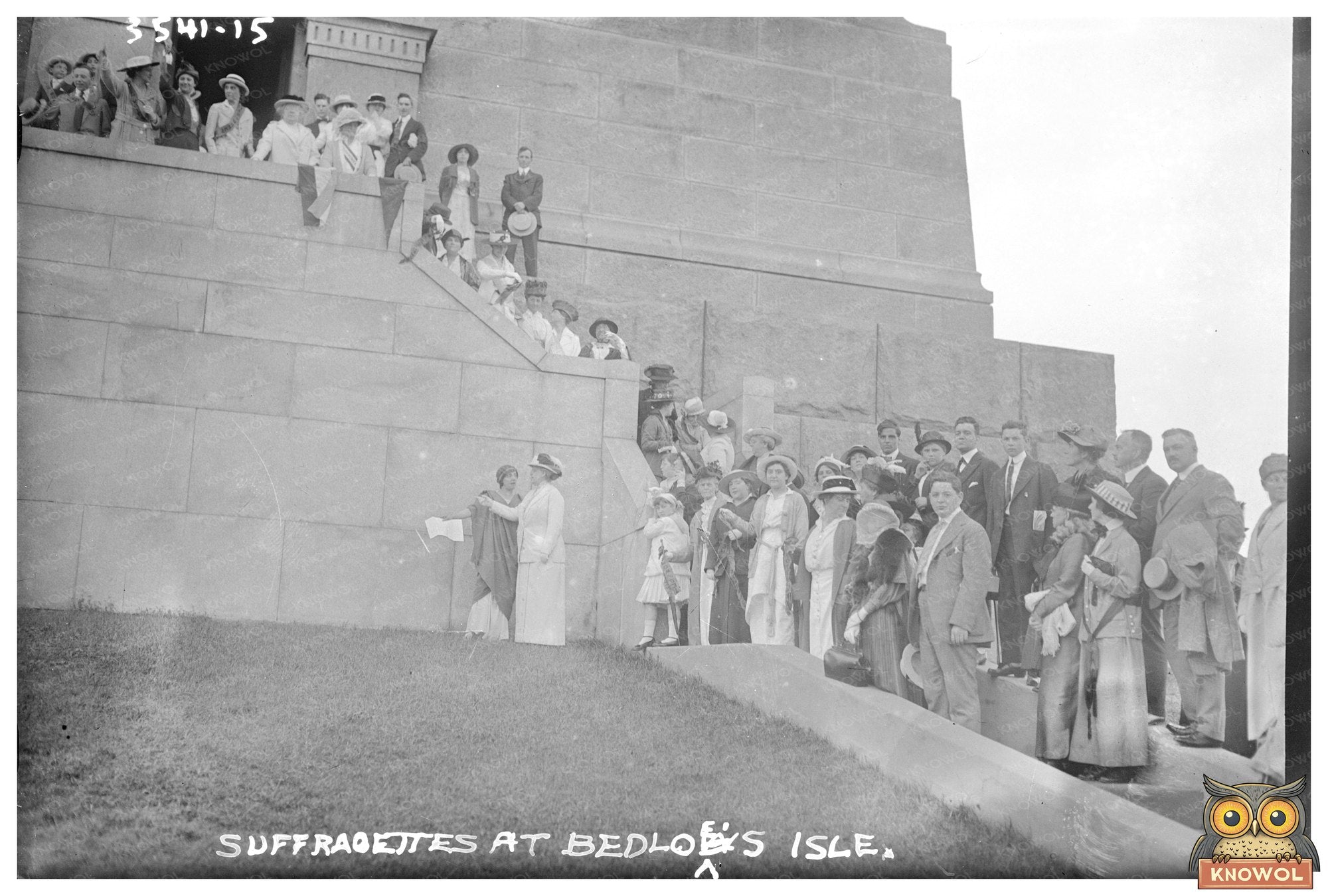 Brave Suffragettes Rally on Bedloes Isle, 1910s