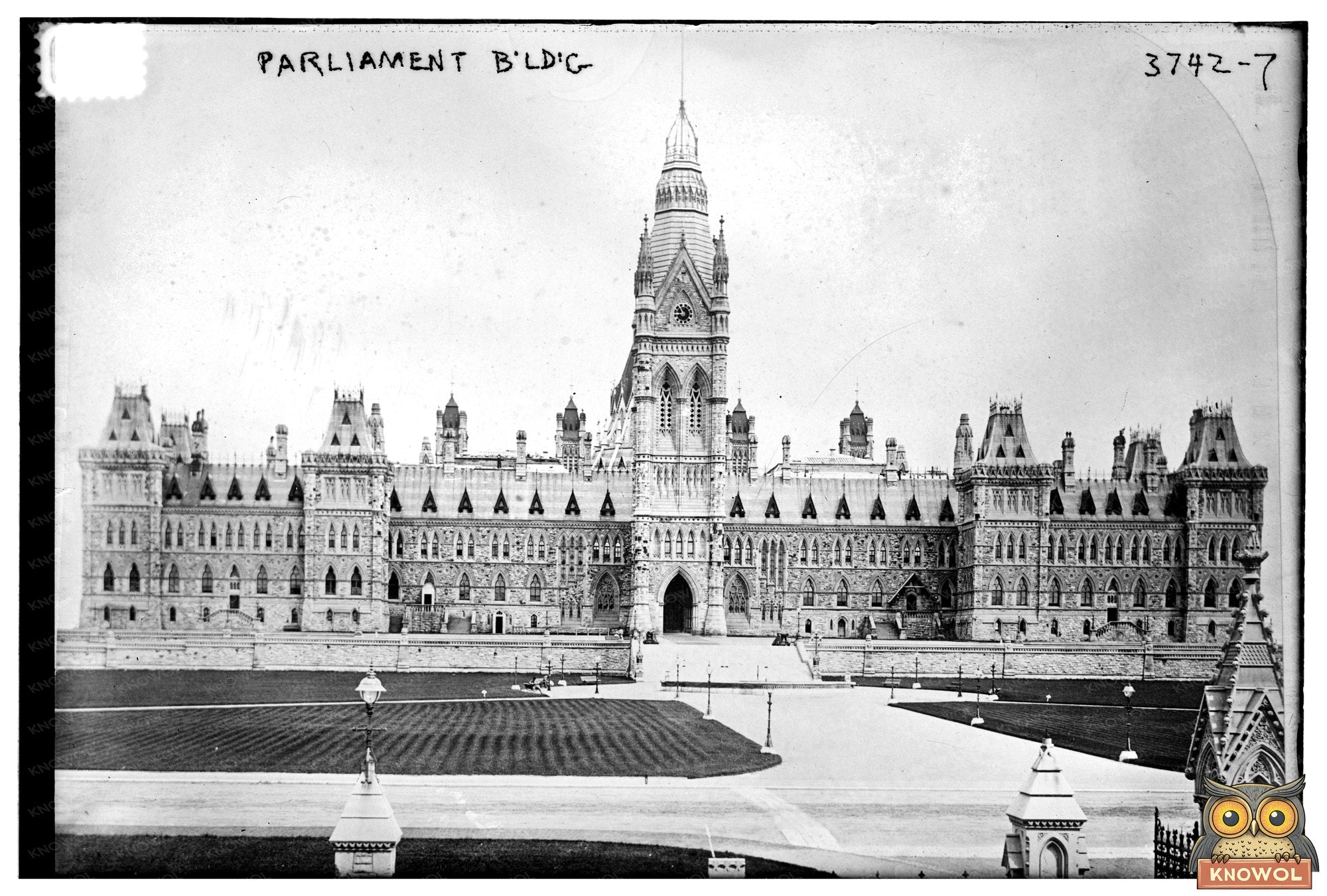 1916 Stunning Gothic Revival Parliament Building, Ottawa